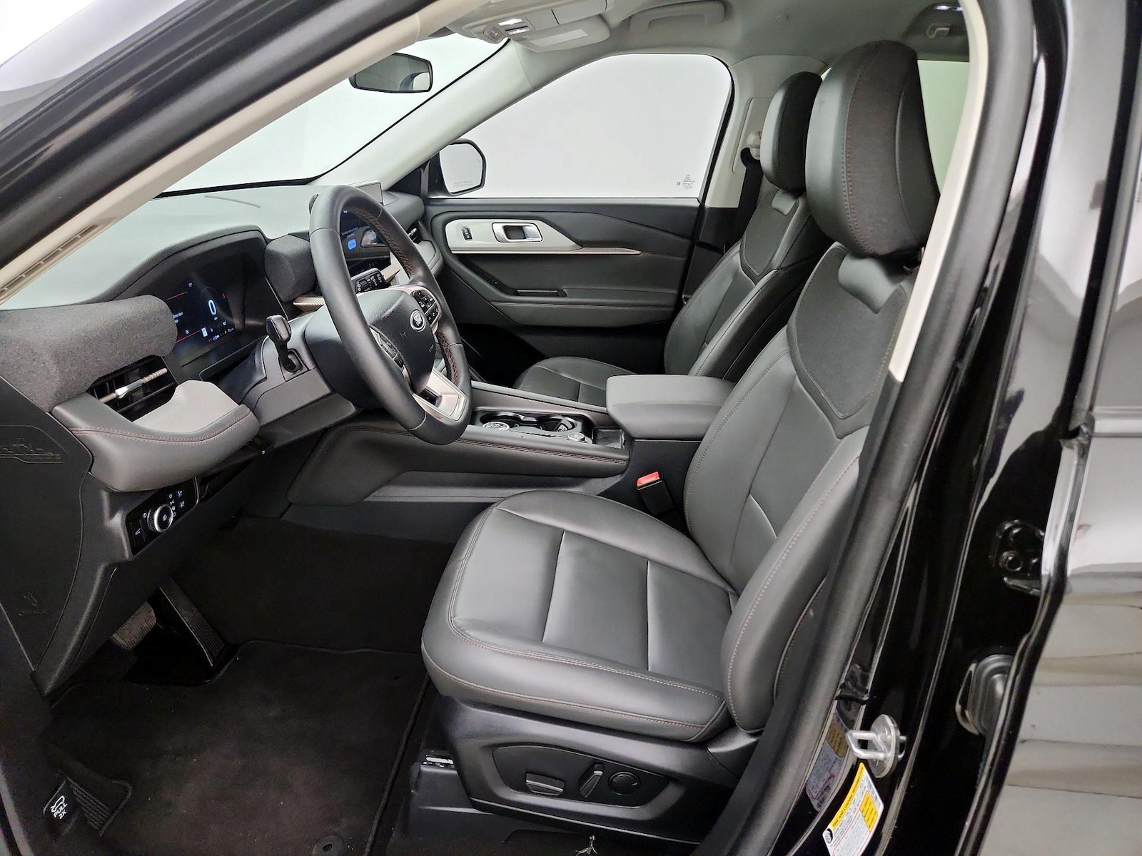 2025 Ford Explorer Active - Photo 12