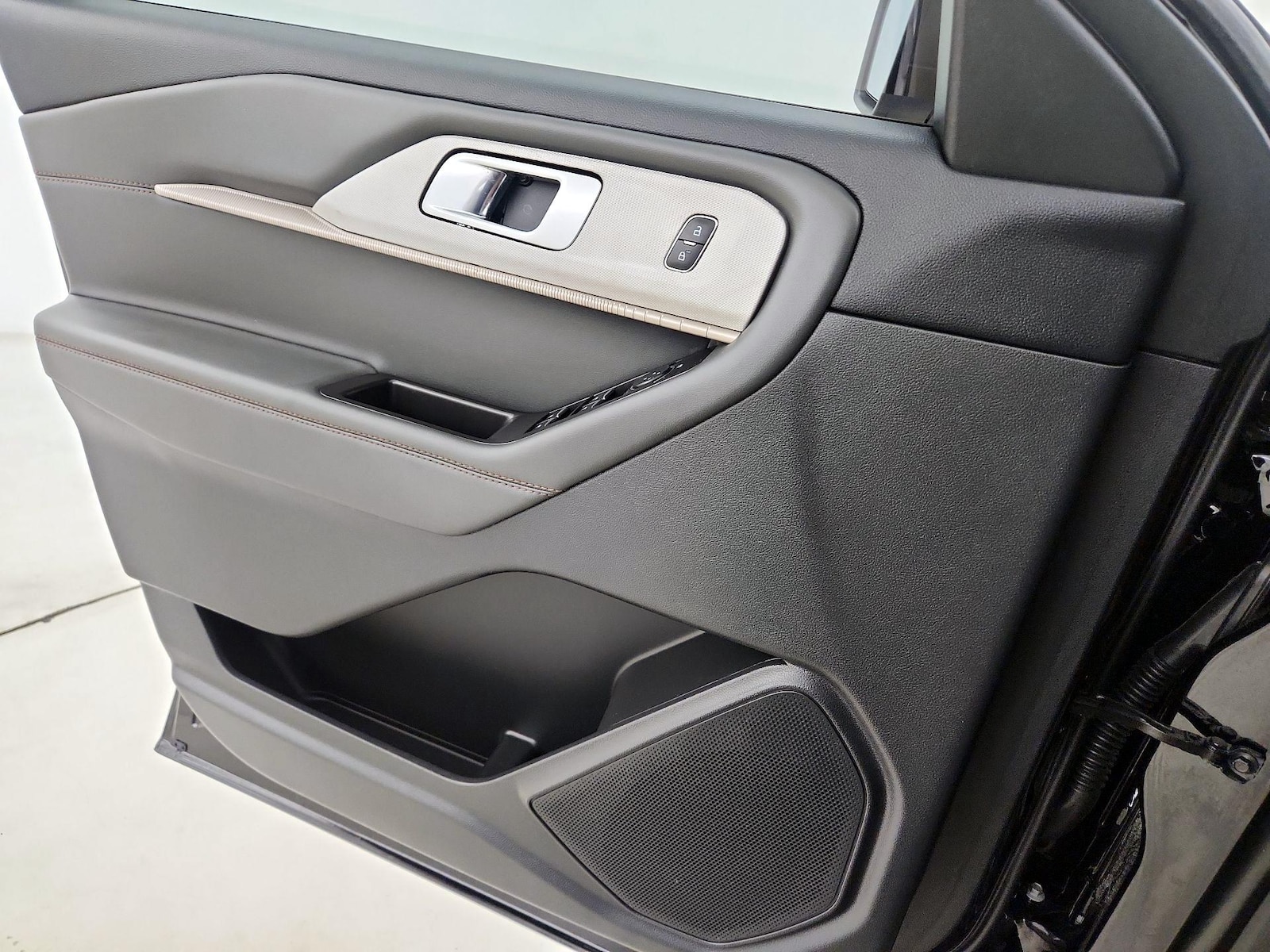 2025 Ford Explorer Active - Photo 13