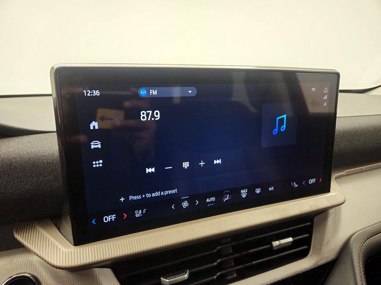 2025 Ford Explorer Active - Photo 16