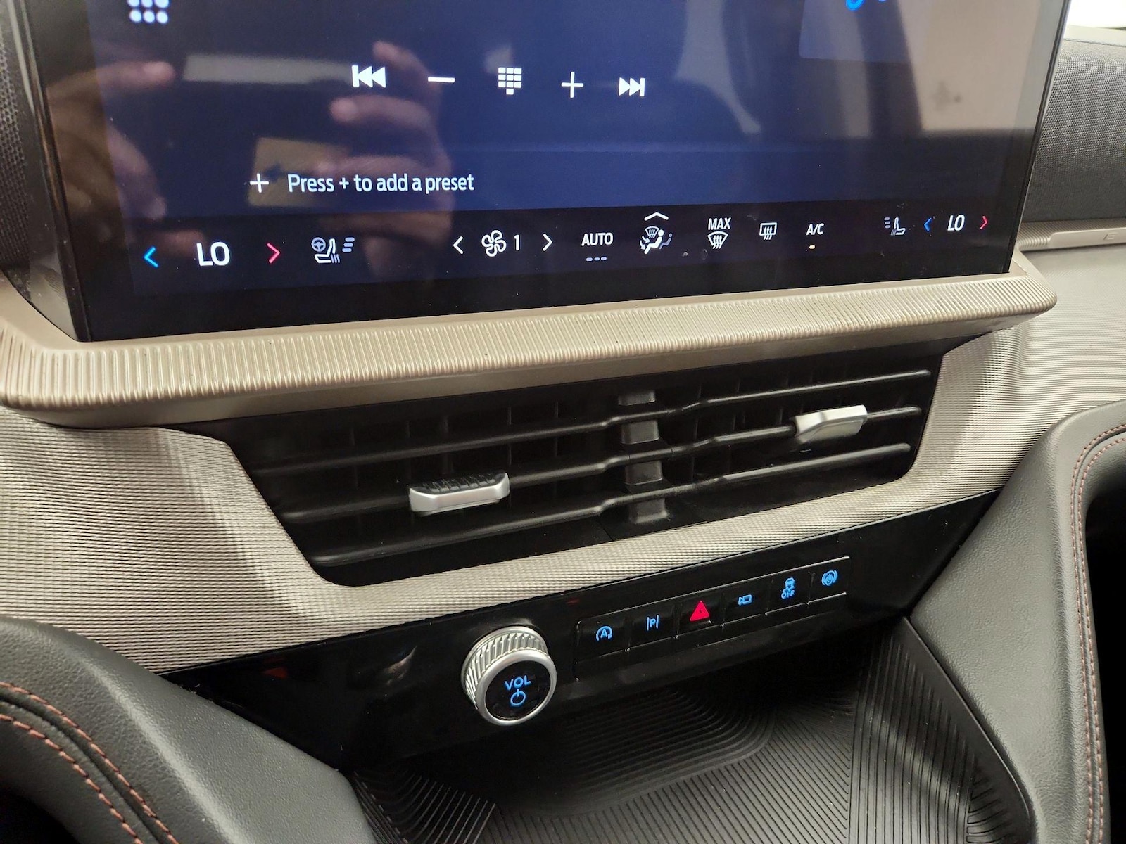 2025 Ford Explorer Active - Photo 17
