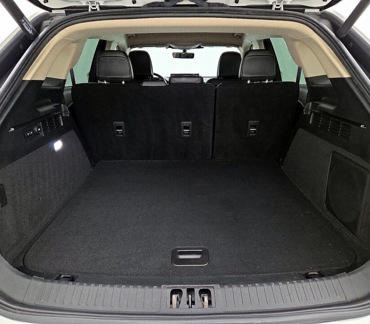 Trunk/Cargo (Seats Up)