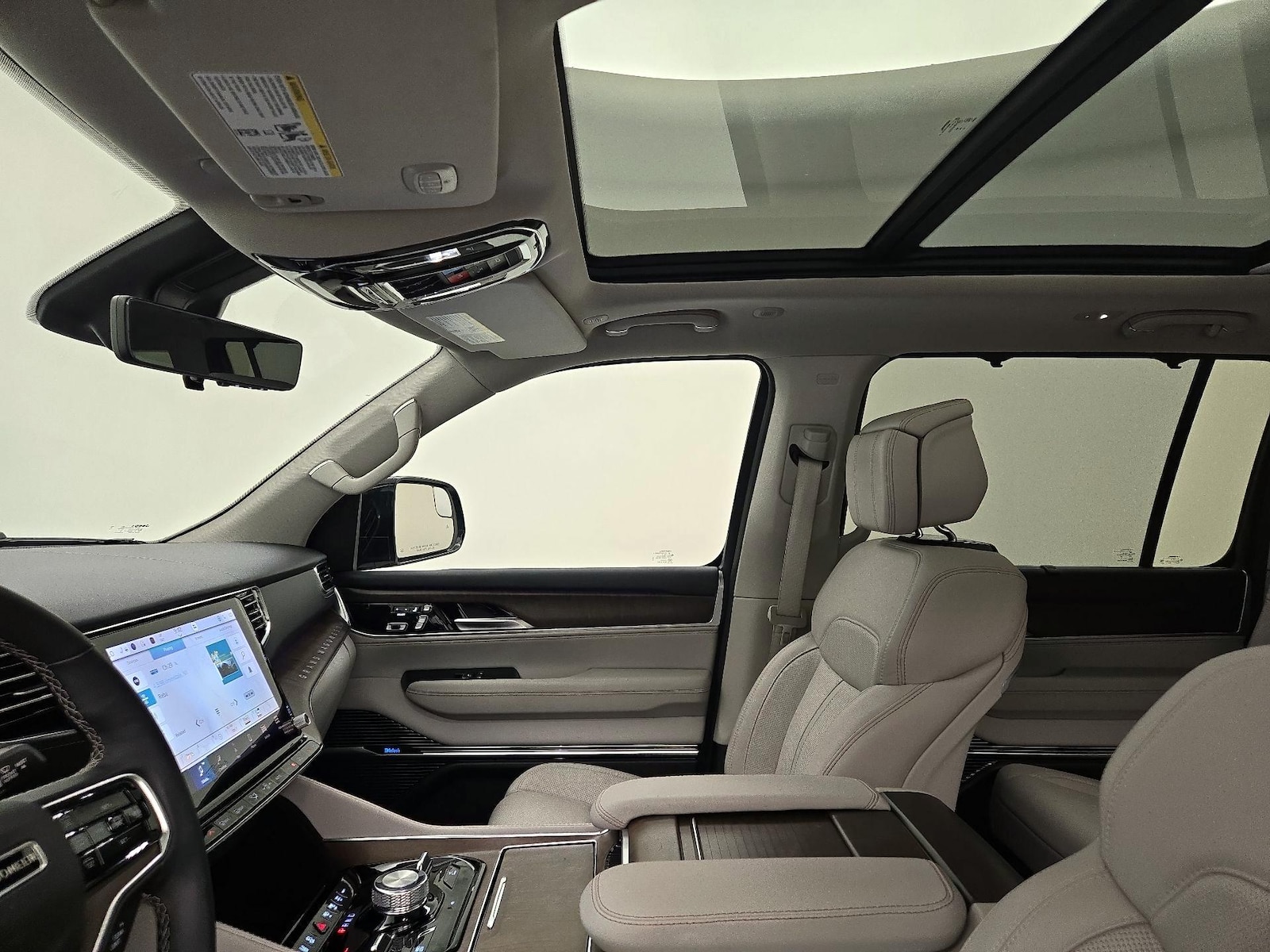 Panoramic Sunroof & Skylight(s)