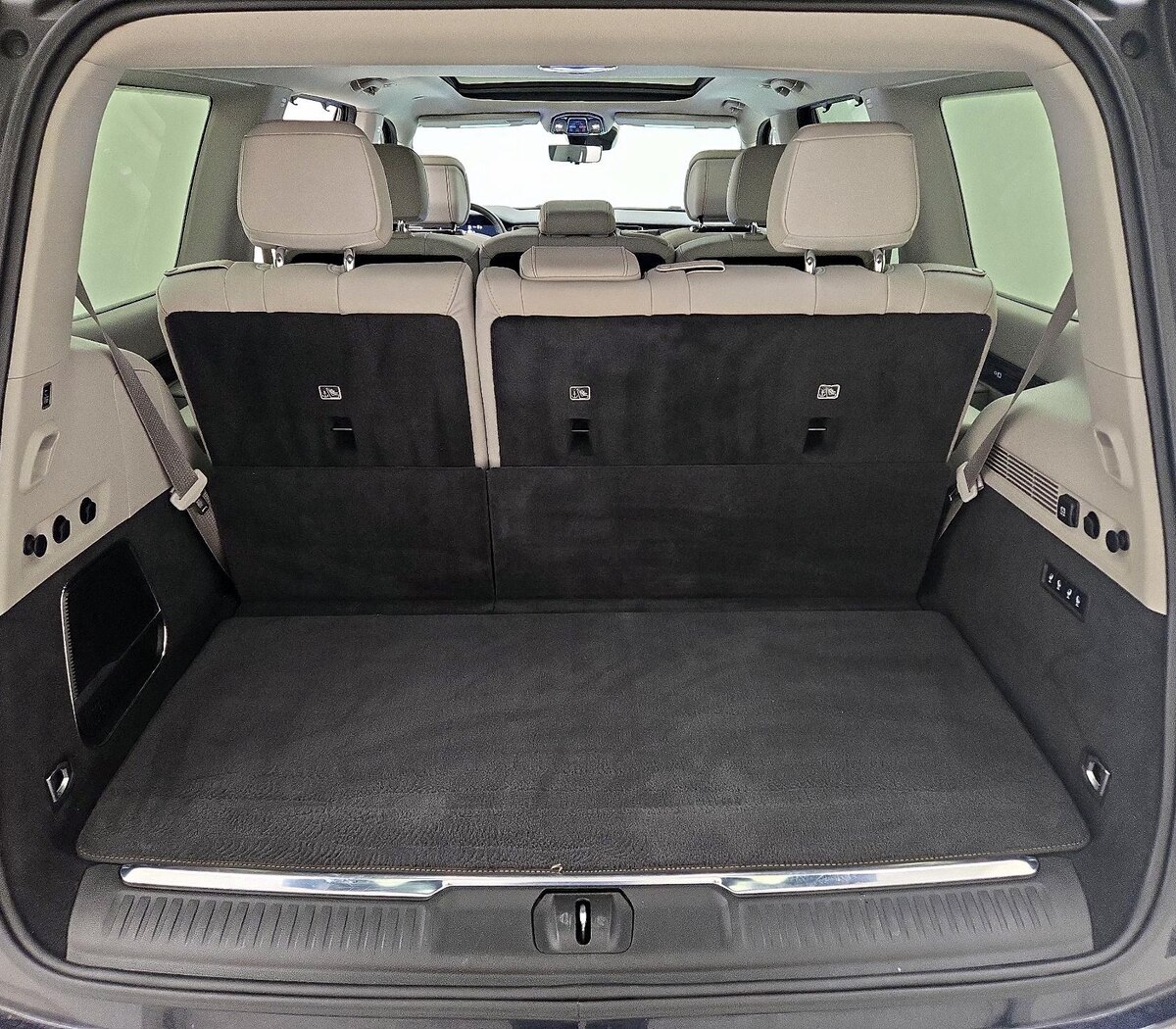 Trunk/Cargo (Seats Up)