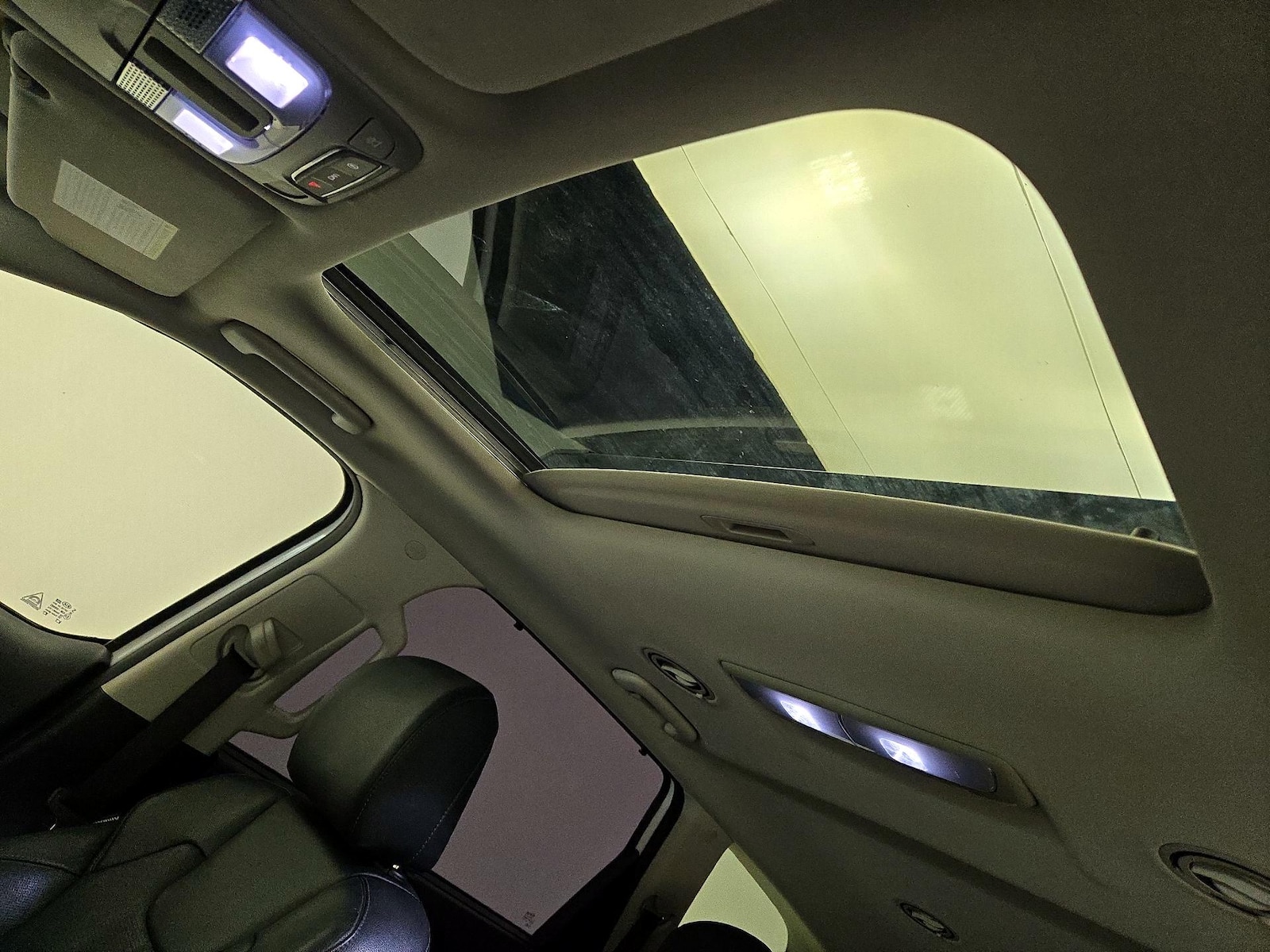 Sunroof(s) & Overhead Airbags