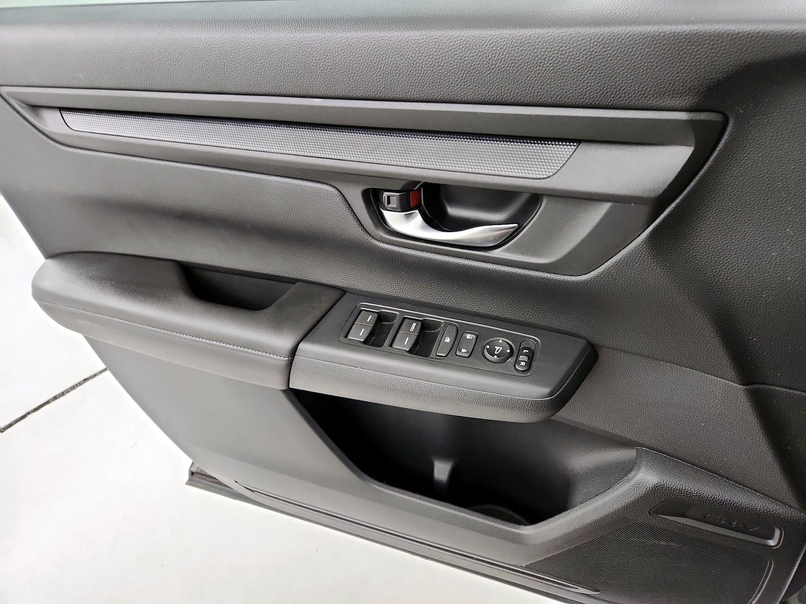 2025 Honda CR-V LX - Photo 13