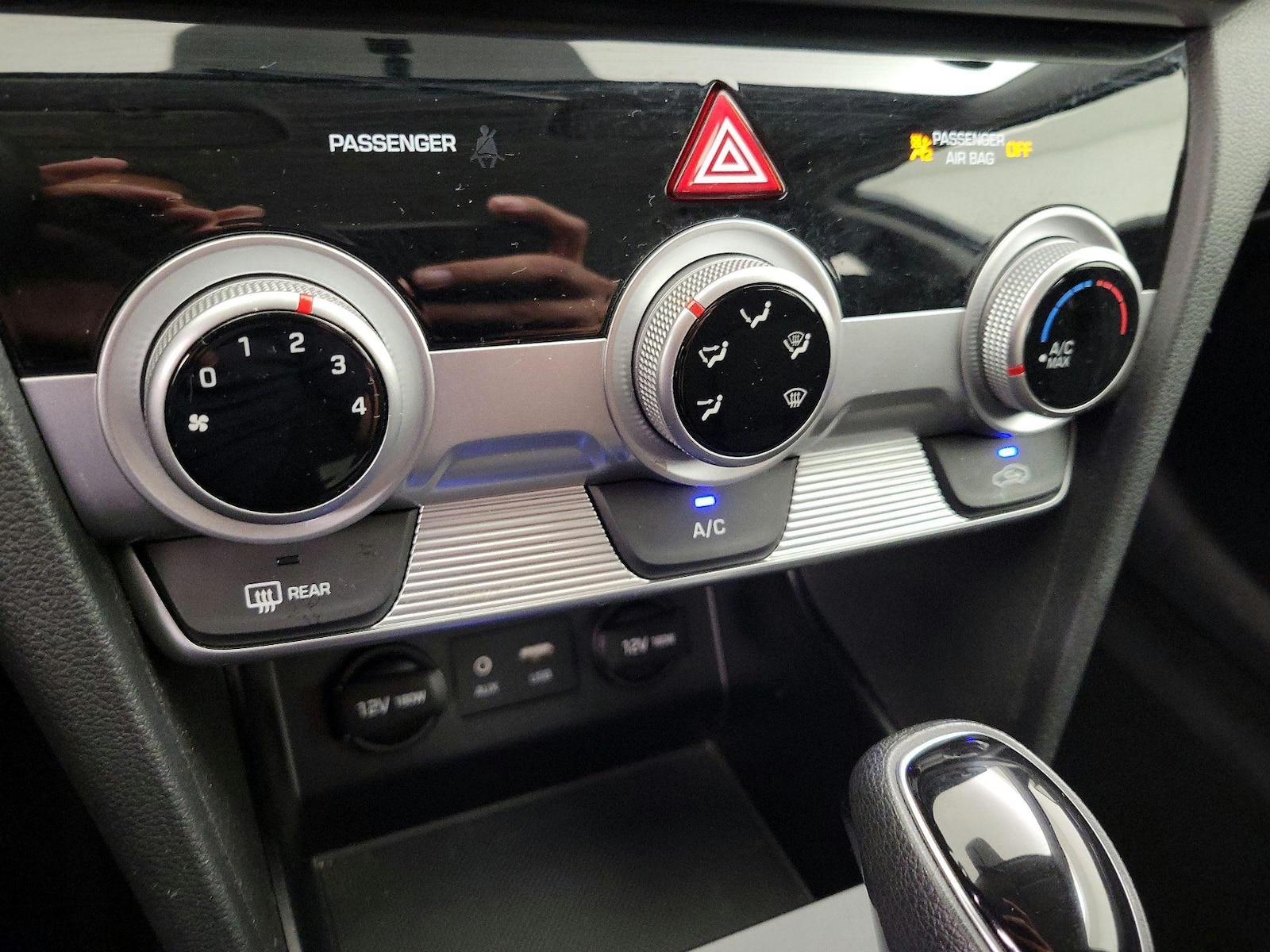 2019 Hyundai Elantra SE - Photo 17