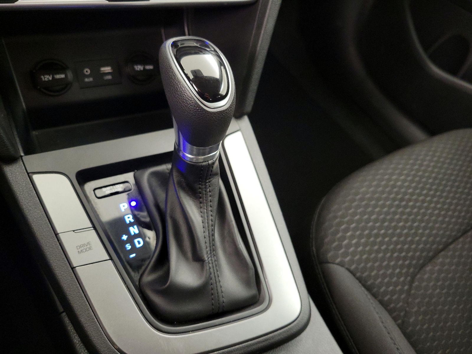 2019 Hyundai Elantra SE - Photo 18