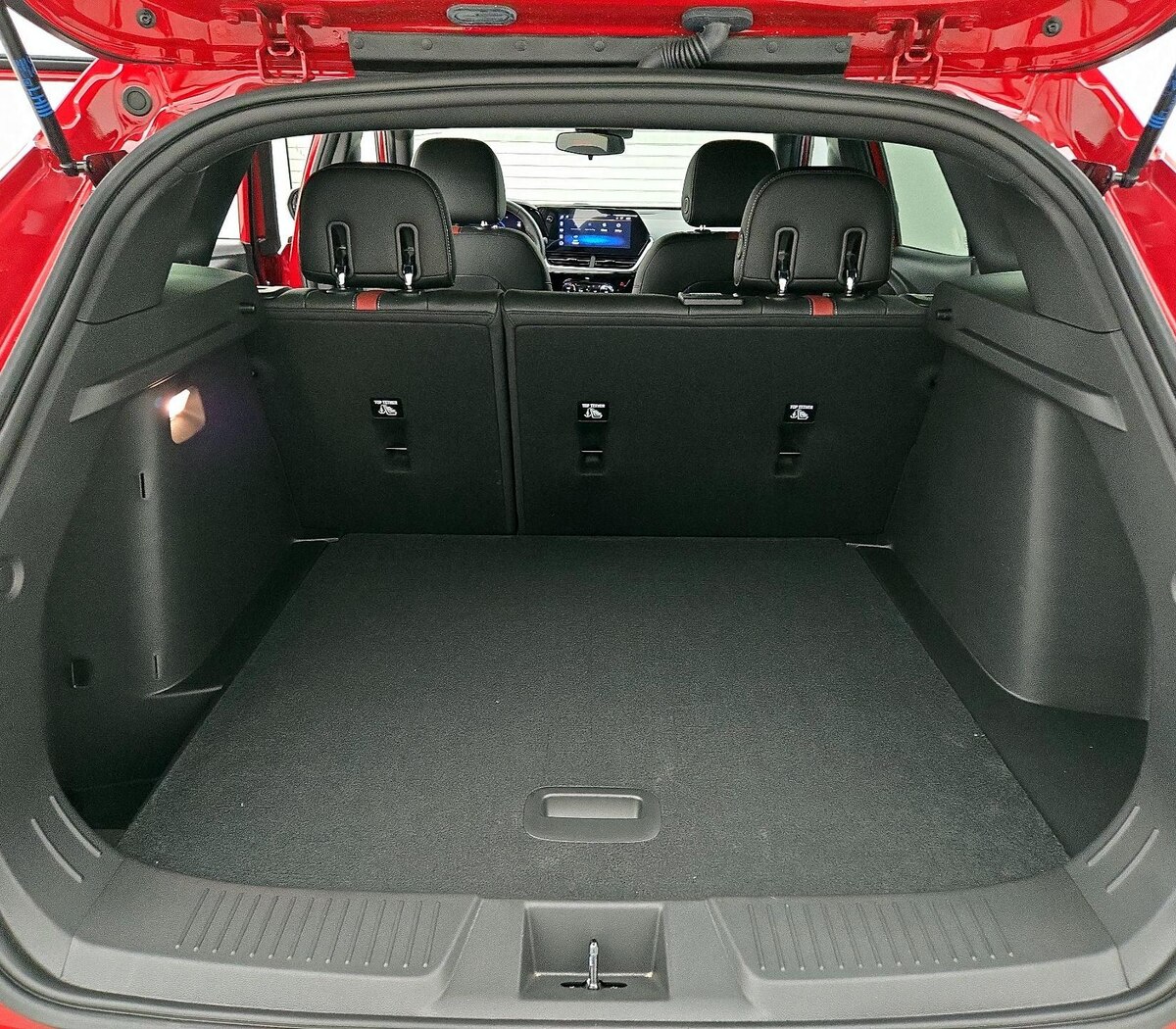 Trunk/Cargo (Seats Up)