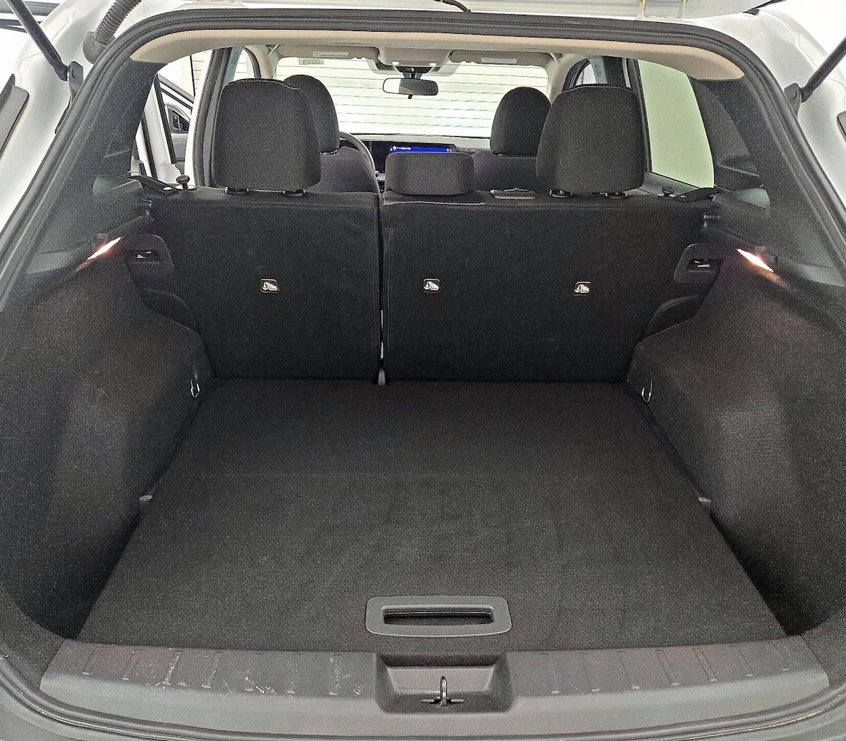 Trunk/Cargo (Seats Up)