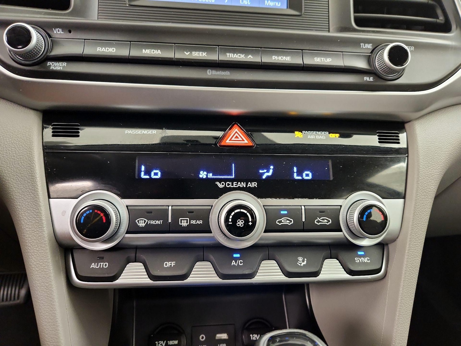 2020 Hyundai Elantra SE - Photo 17