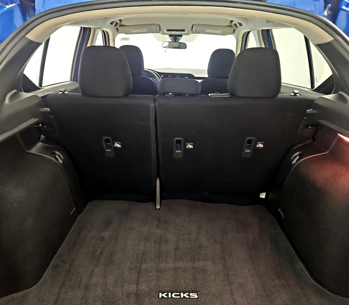 Trunk/Cargo (Seats Up)