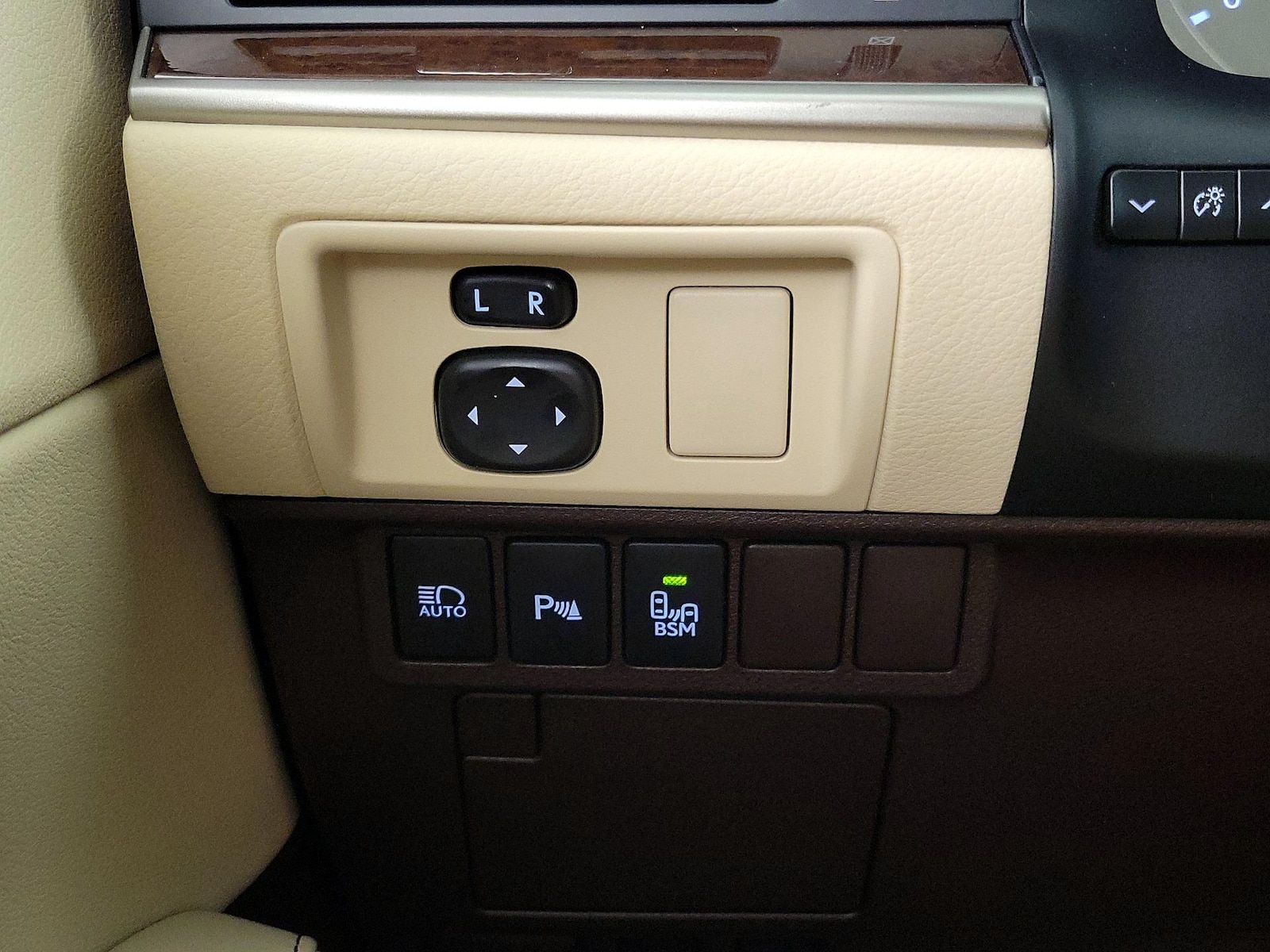 2016 Lexus ES 350 - Photo 14