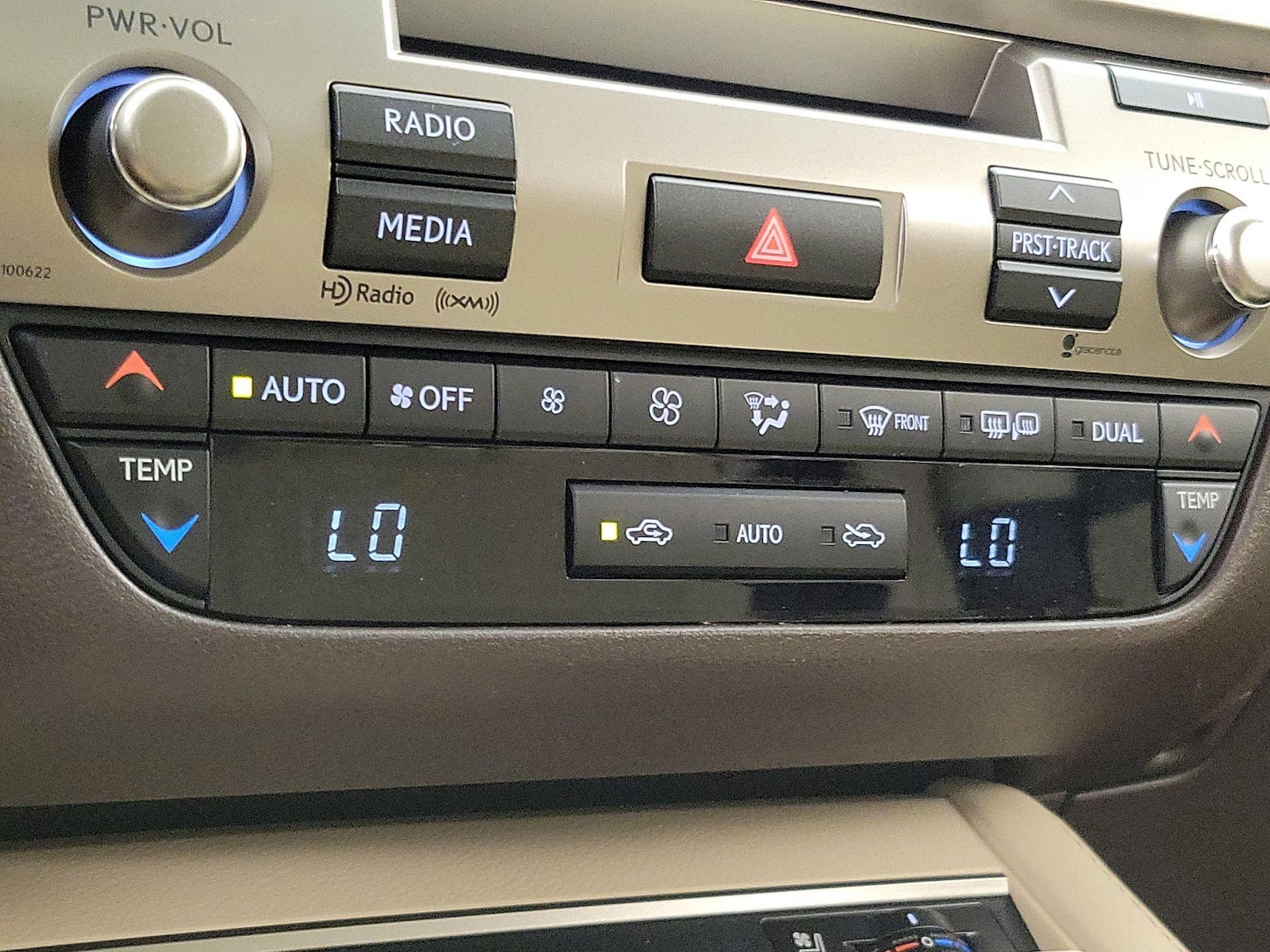 2016 Lexus ES 350 - Photo 17