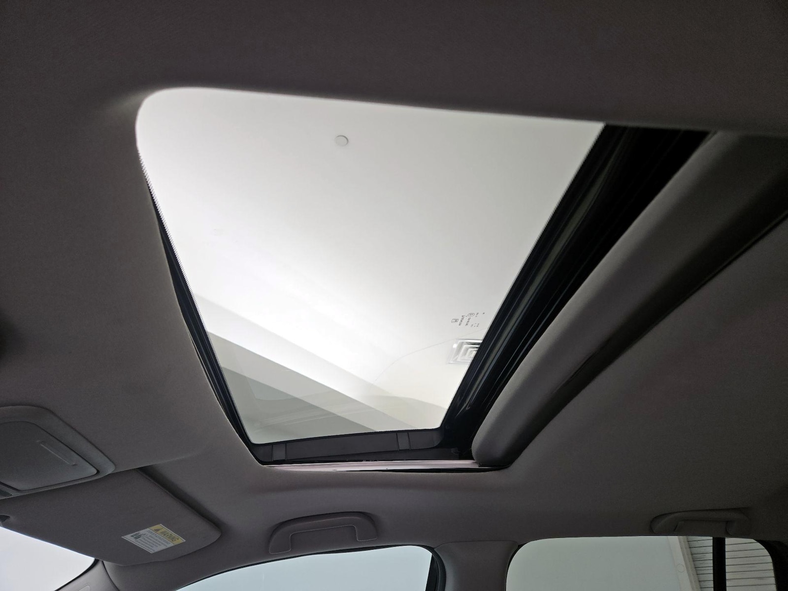 Sunroof(s) & Overhead Airbags