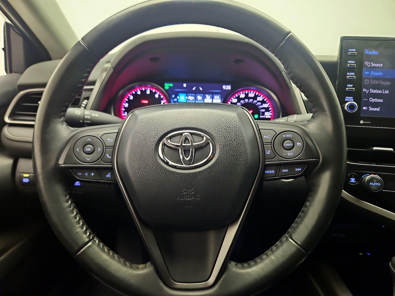 2022 Toyota Camry XSE - Photo 11