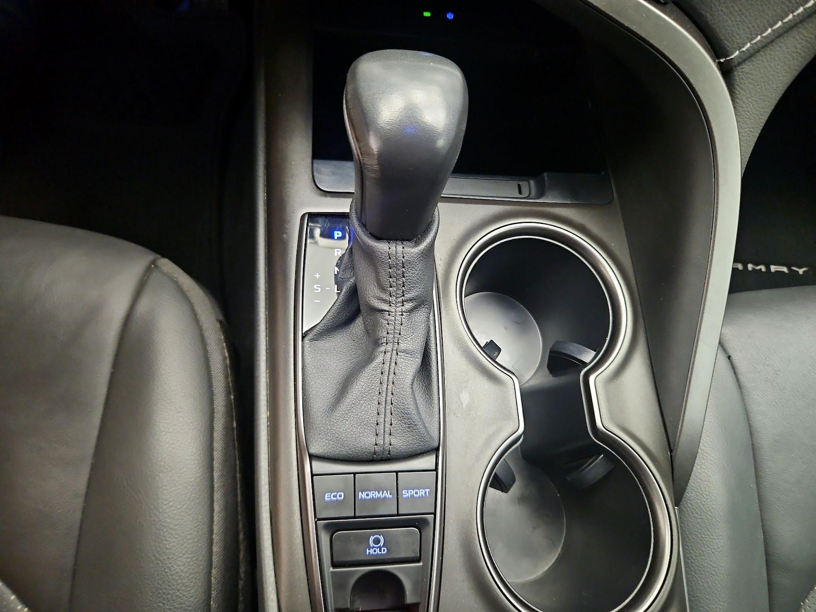 2022 Toyota Camry XSE - Photo 18