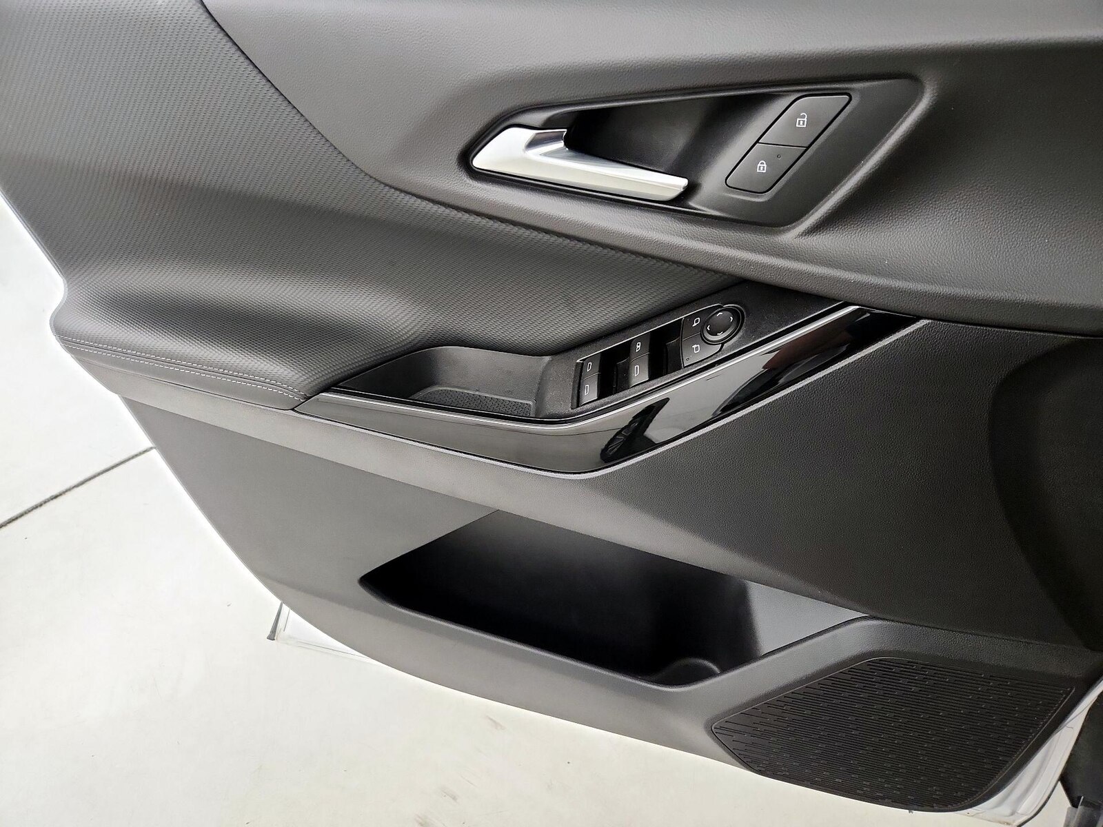 2026 Chevrolet Equinox LT - Photo 13