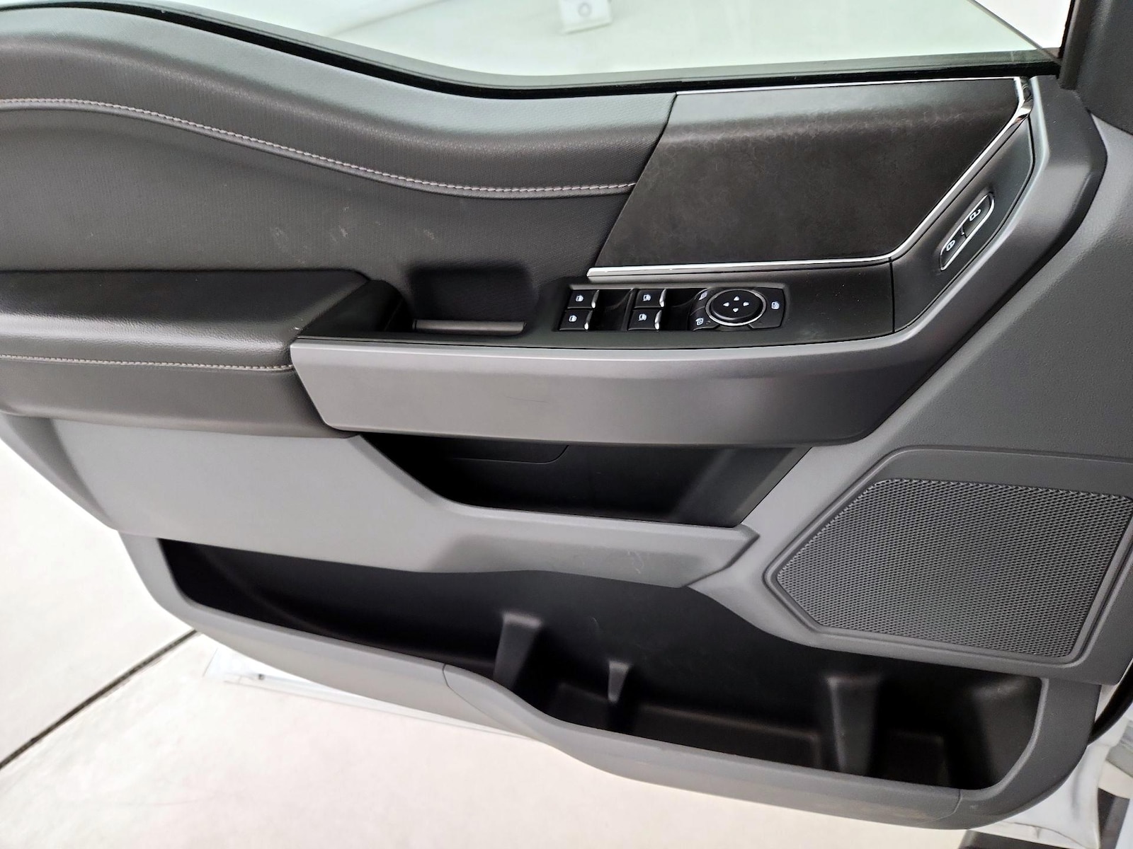 2025 Ford F-150 XLT - Photo 13