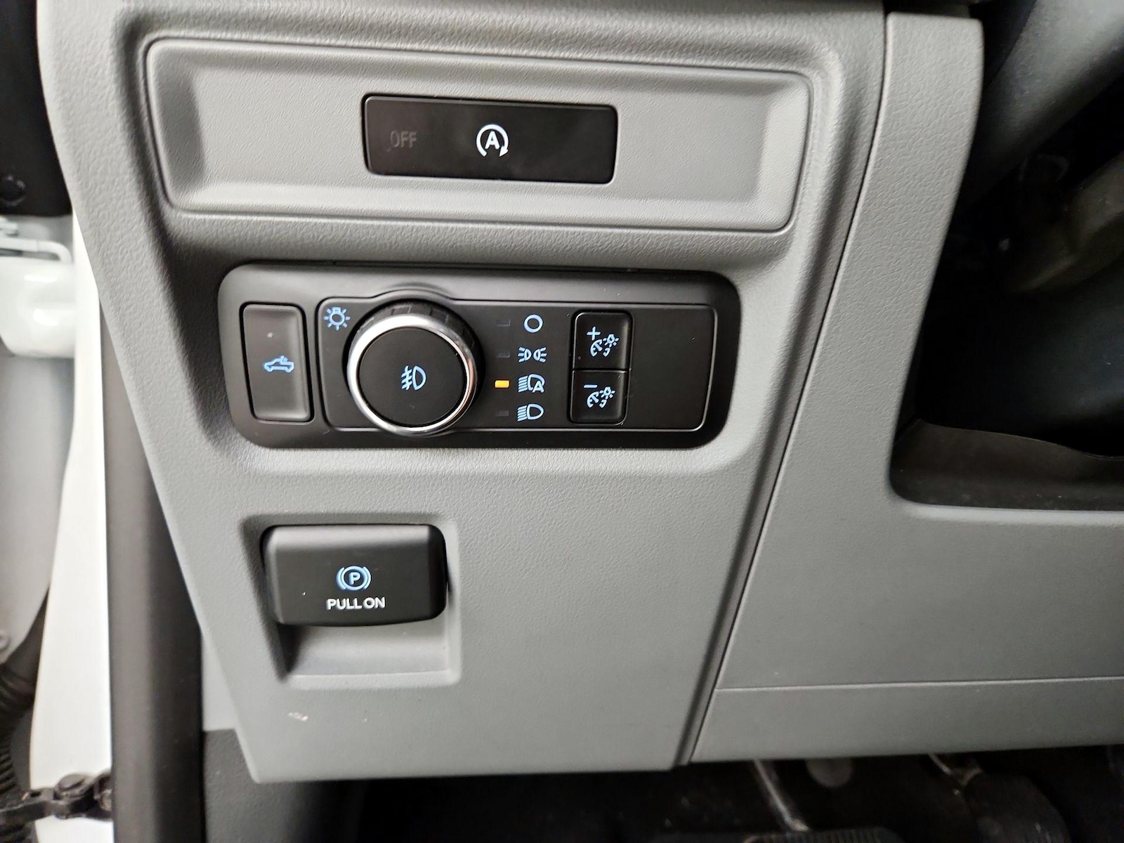 2025 Ford F-150 XLT - Photo 14