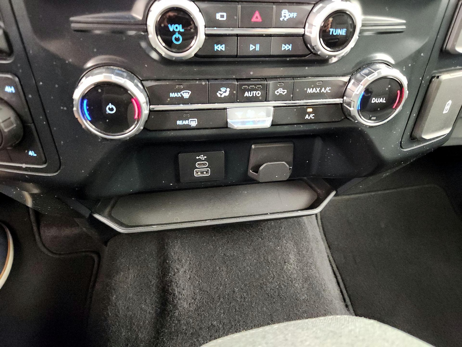 2025 Ford F-150 XLT - Photo 17