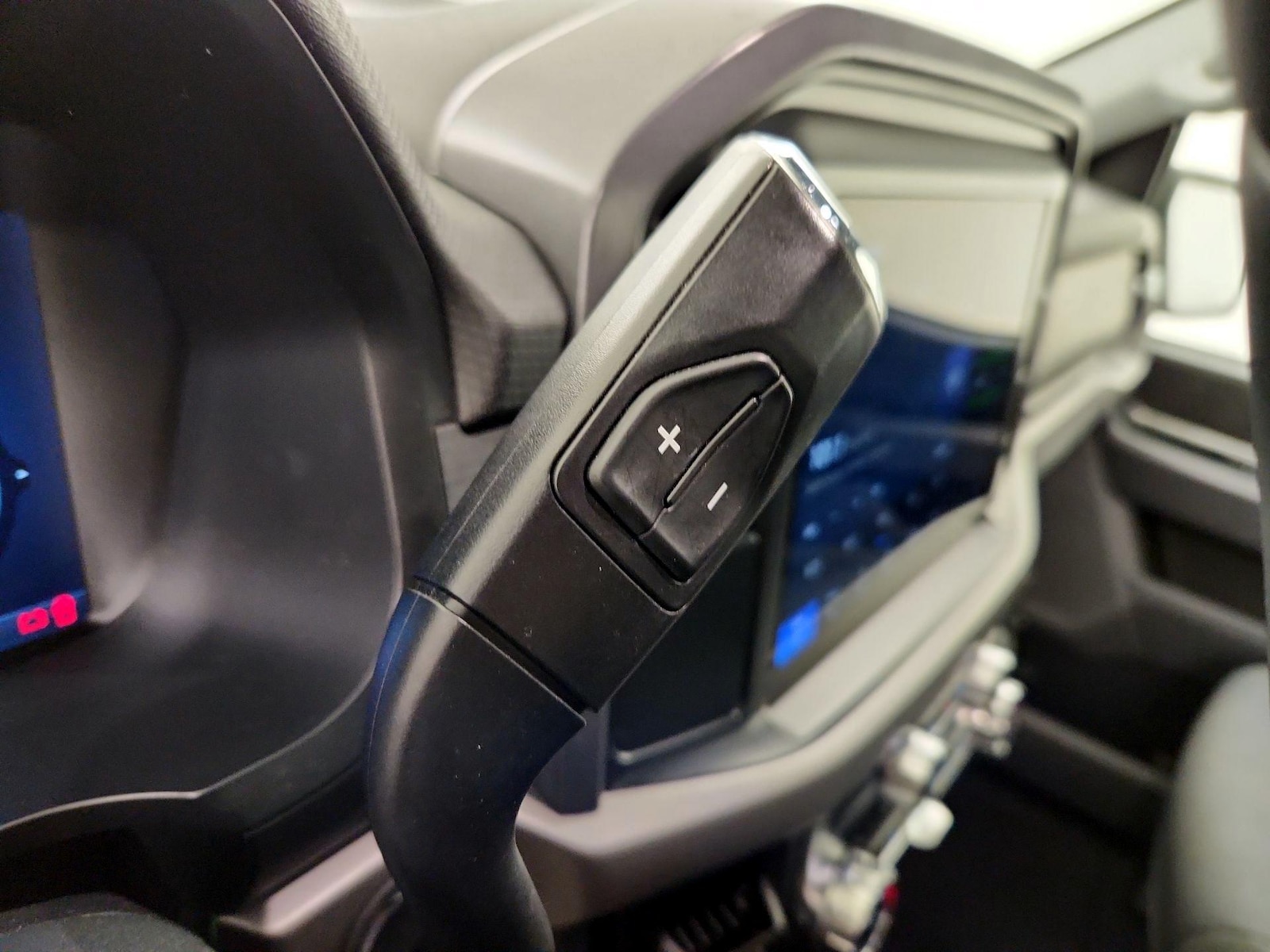 2025 Ford F-150 XLT - Photo 18