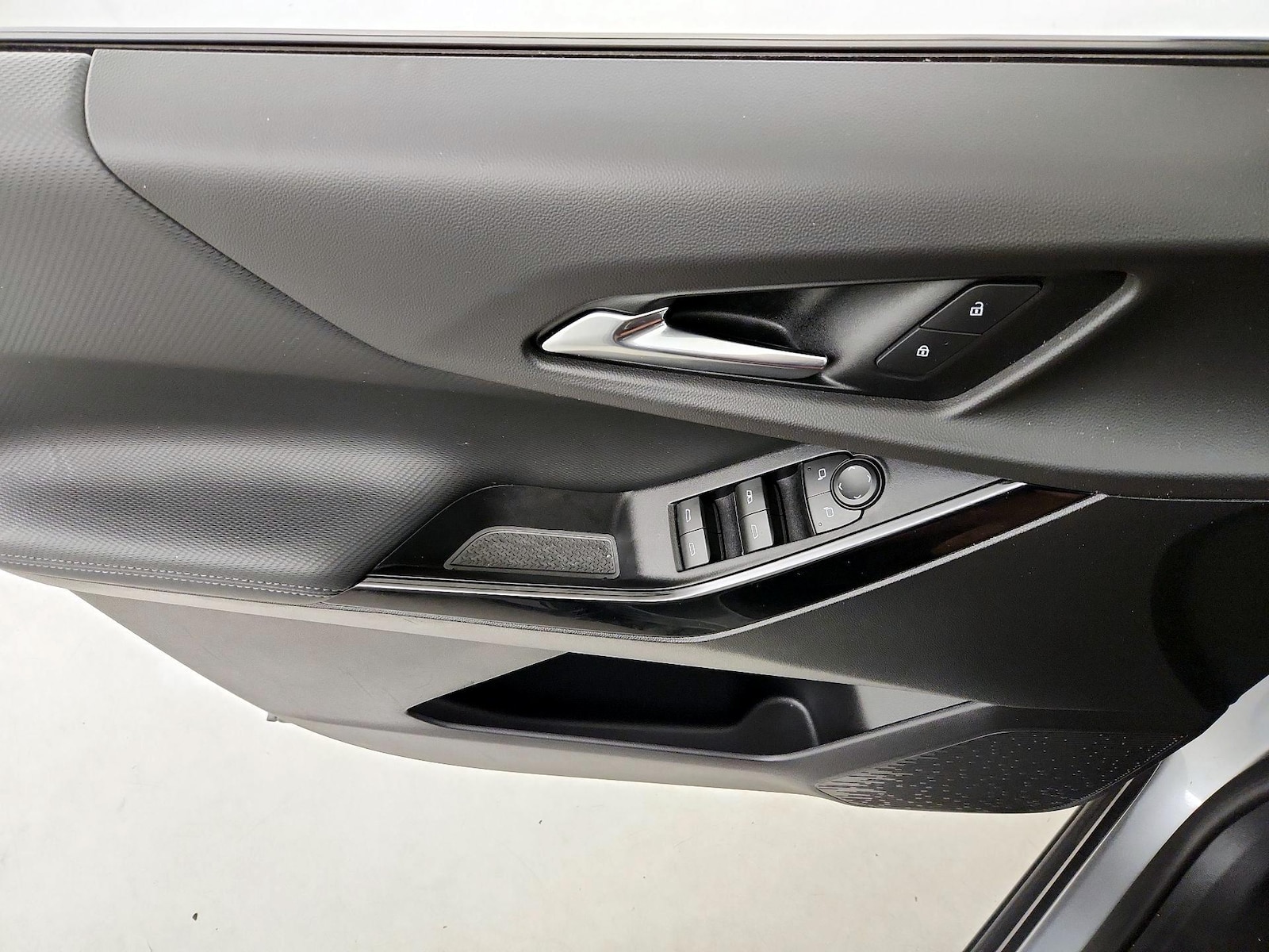 2026 Chevrolet Equinox LT - Photo 13