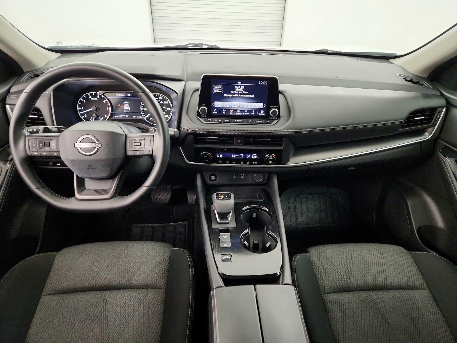 2025 Nissan Rogue SV - Photo 10