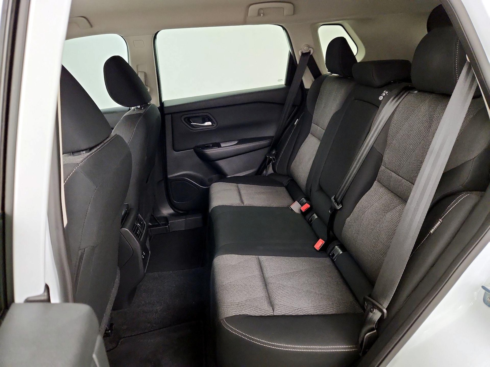 2025 Nissan Rogue SV - Photo 20