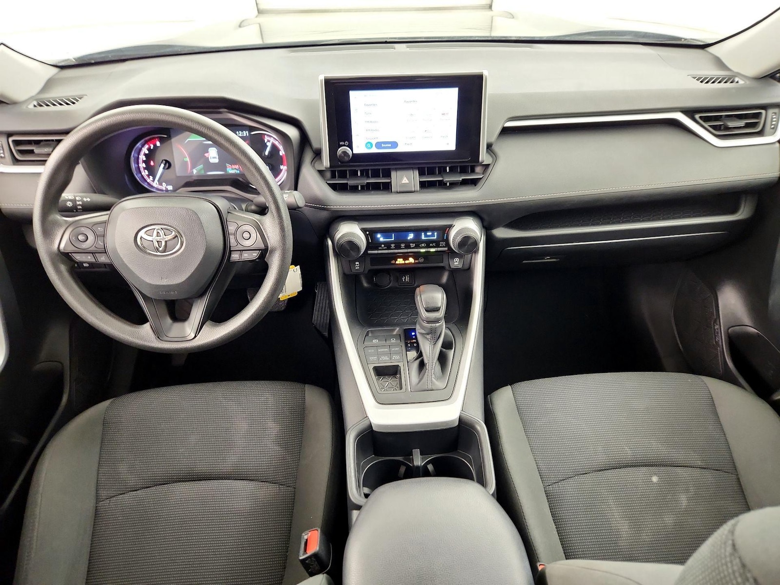 2025 Toyota RAV4 LE - Photo 10