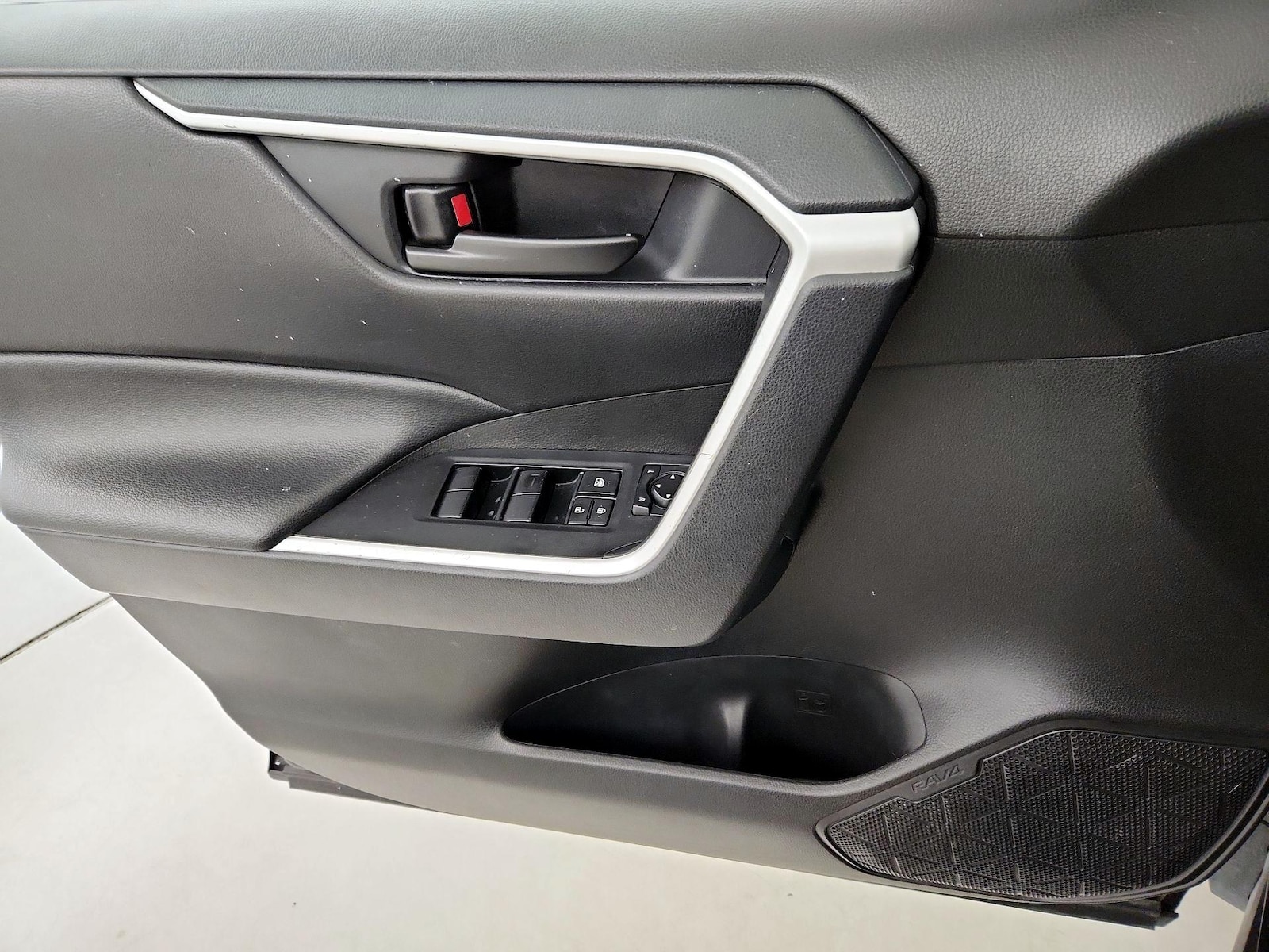 2025 Toyota RAV4 LE - Photo 13