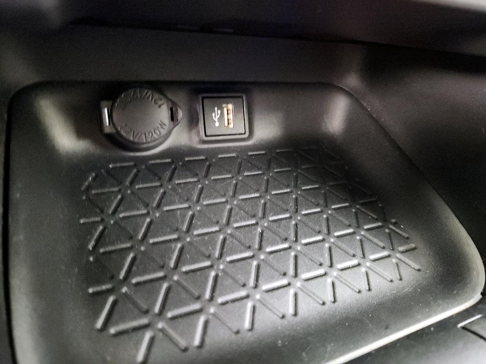 2025 Toyota RAV4 LE - Photo 19