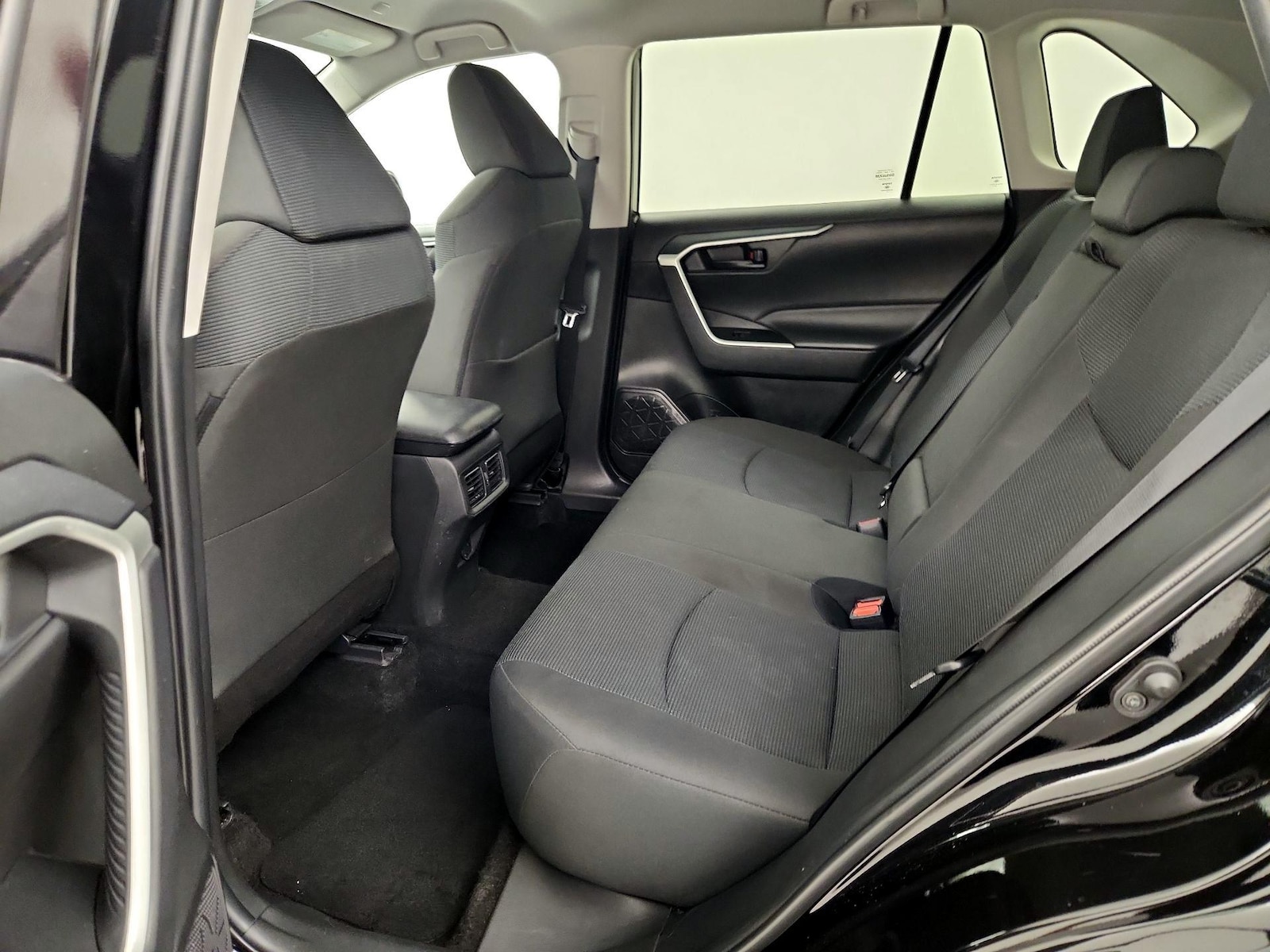2025 Toyota RAV4 LE - Photo 20