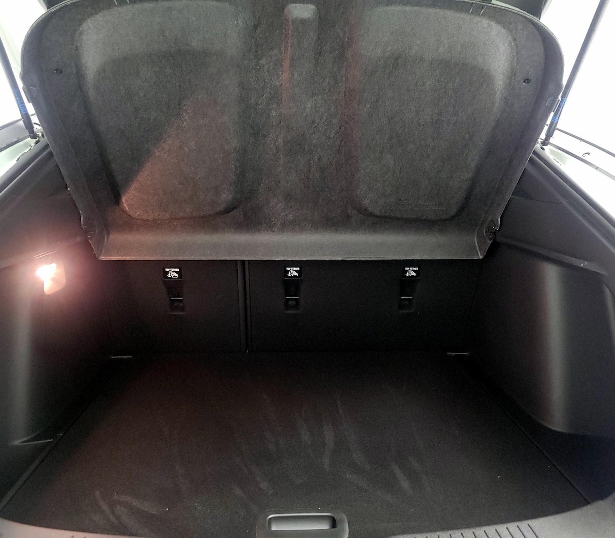 Trunk/Cargo (Seats Up)