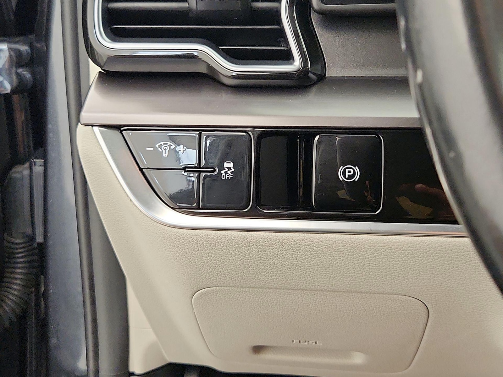 2024 Kia Sportage EX - Photo 14