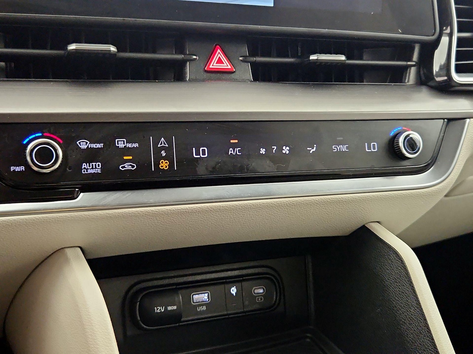 2024 Kia Sportage EX - Photo 18