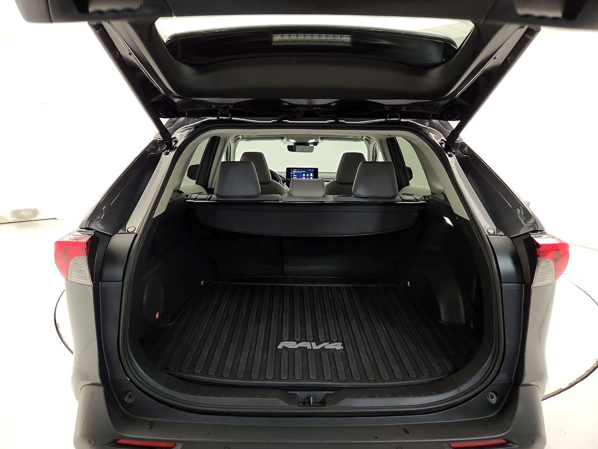 Trunk/Cargo (Seats Up)