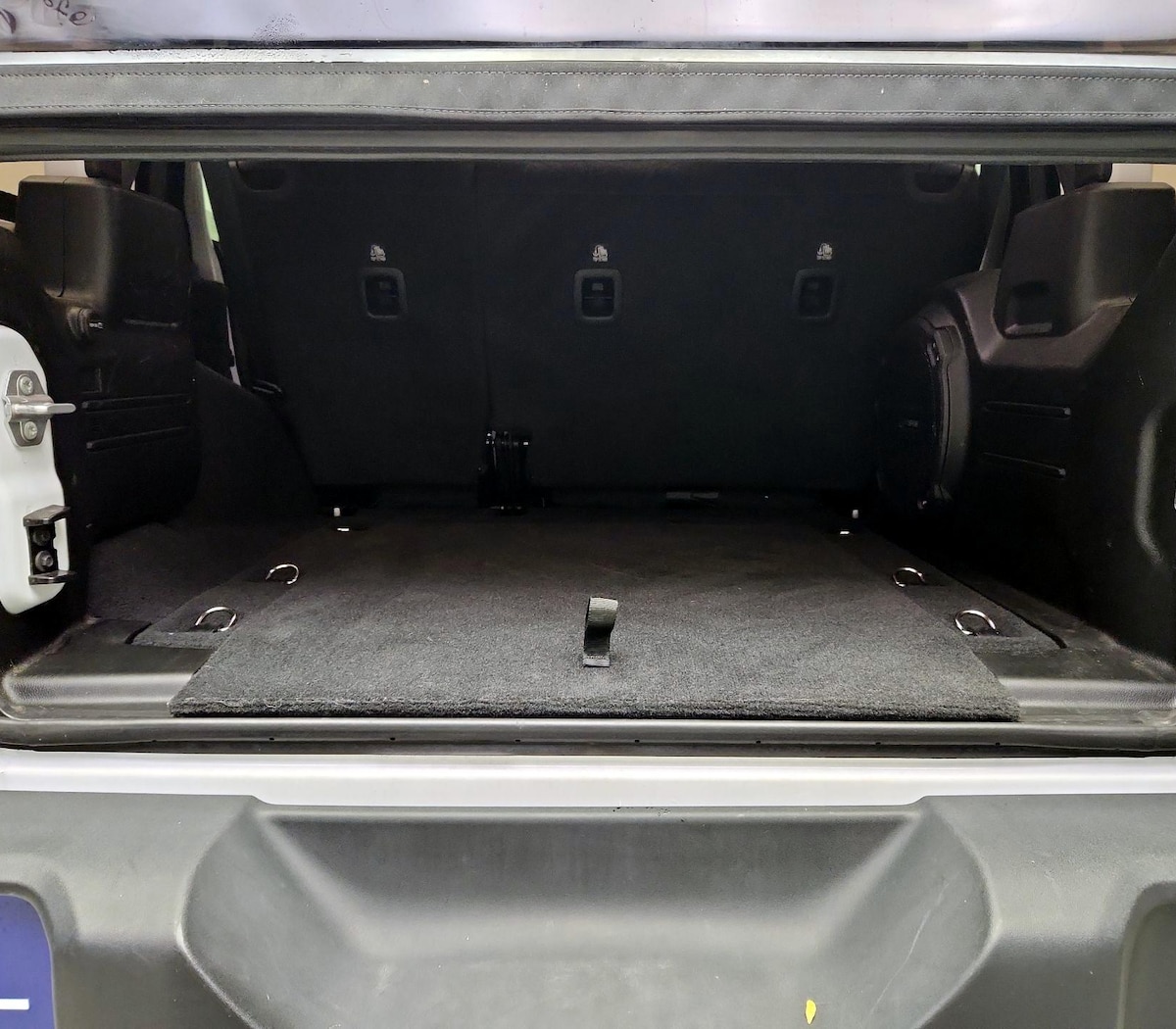 Trunk/Cargo (Seats Up)