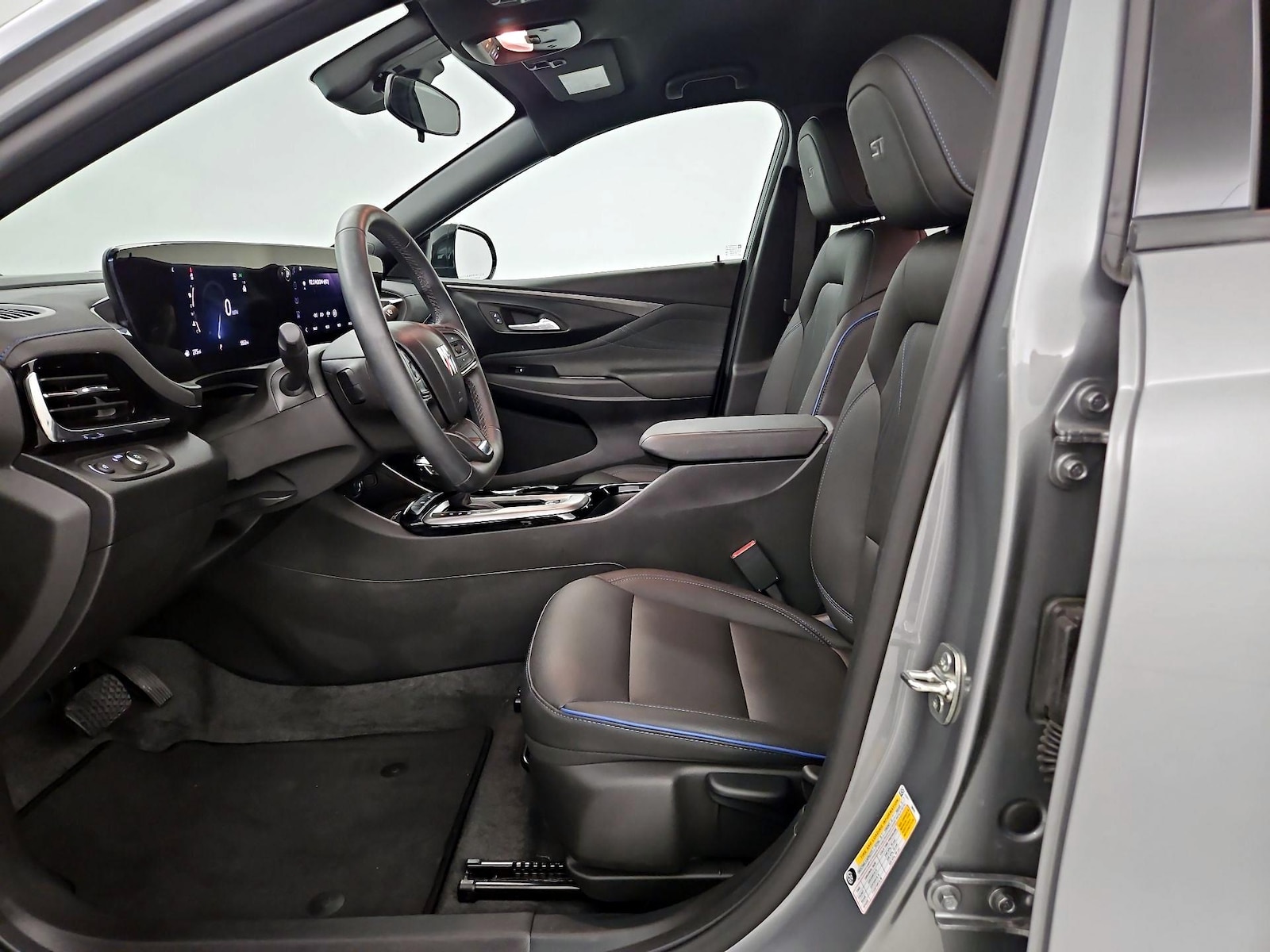 Side Airbags & Leatherette Seats