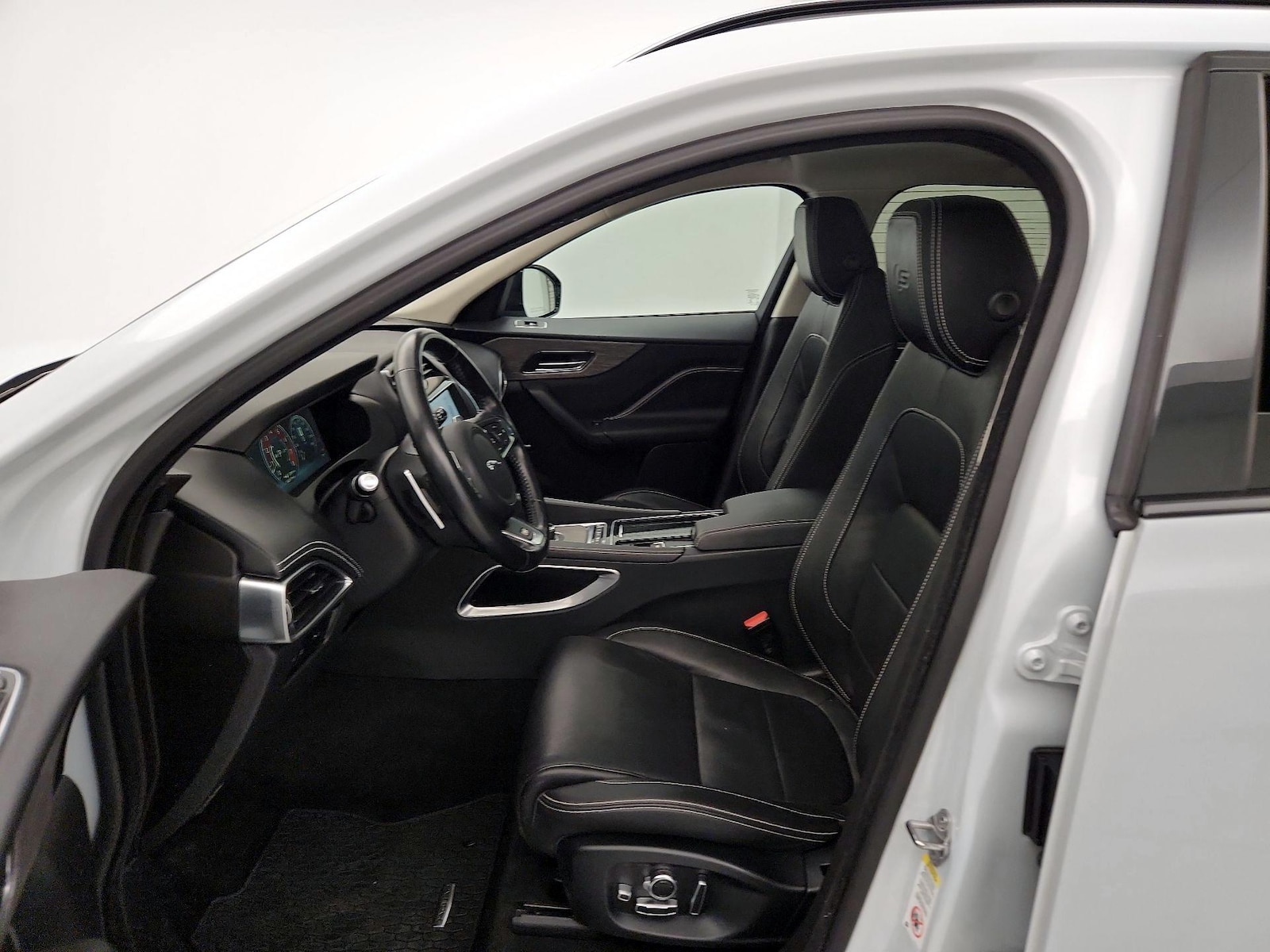 2018 Jaguar F-PACE S - Photo 12