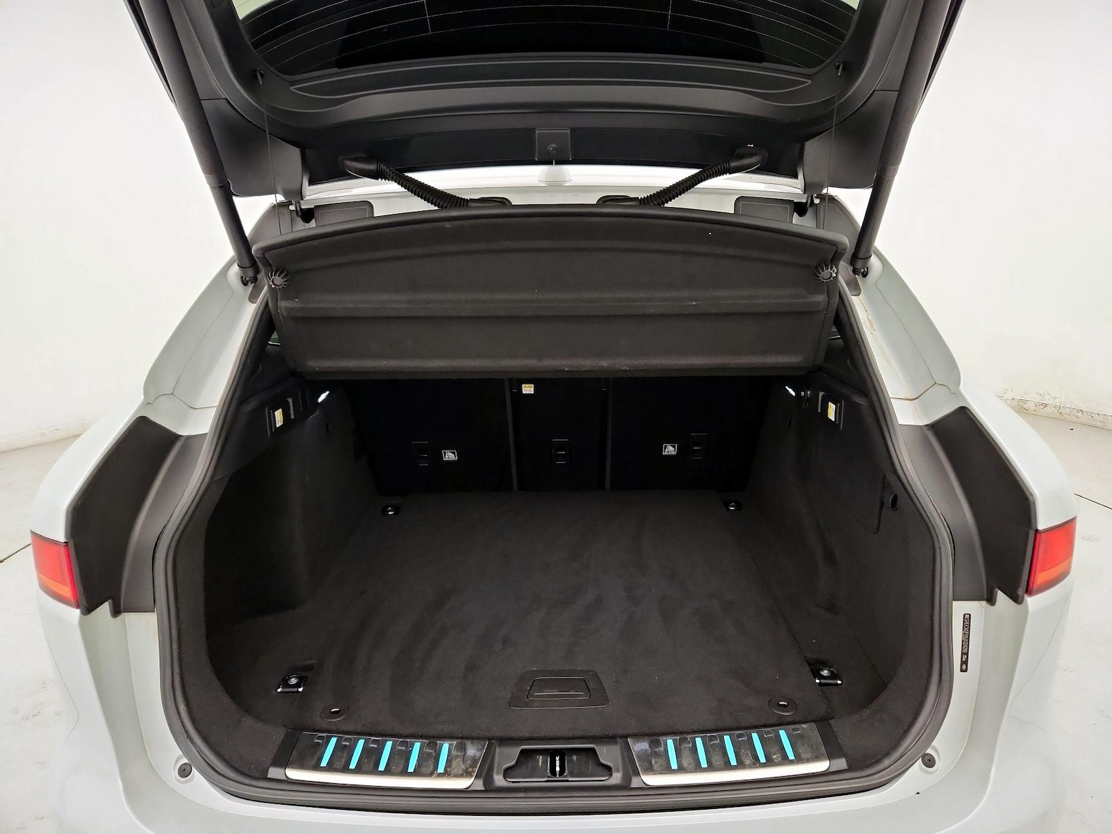 2018 Jaguar F-PACE S - Photo 22