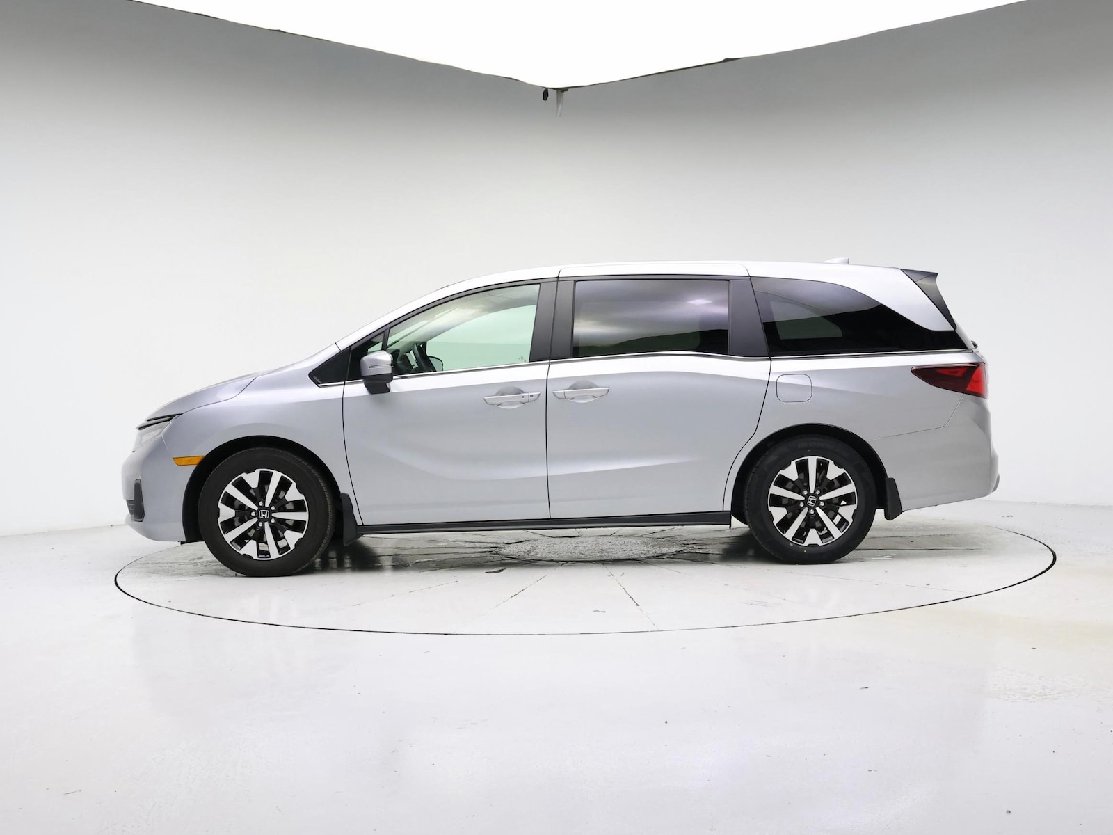 2025 Honda Odyssey EX-L - Photo 4