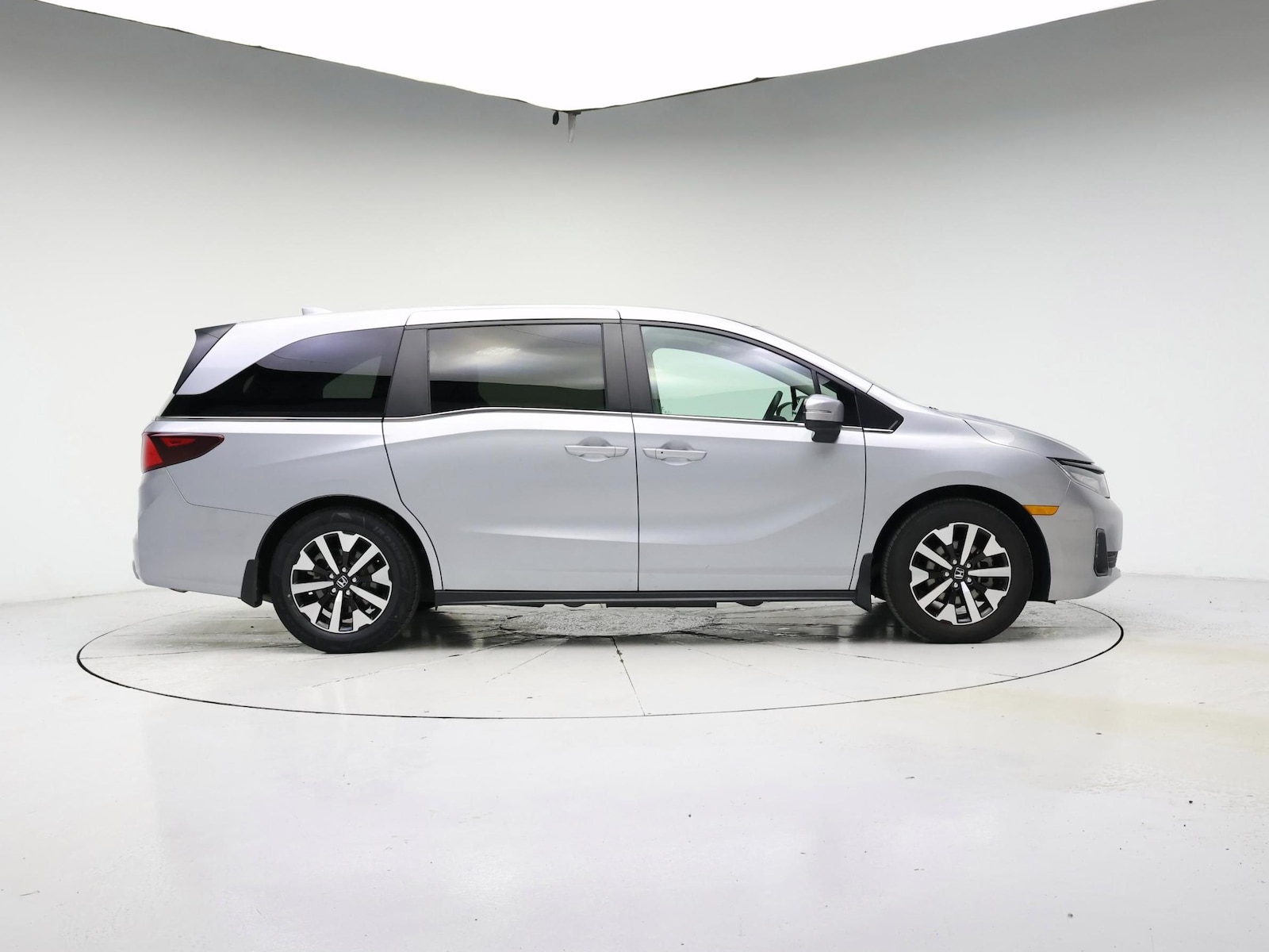 2025 Honda Odyssey EX-L - Photo 8