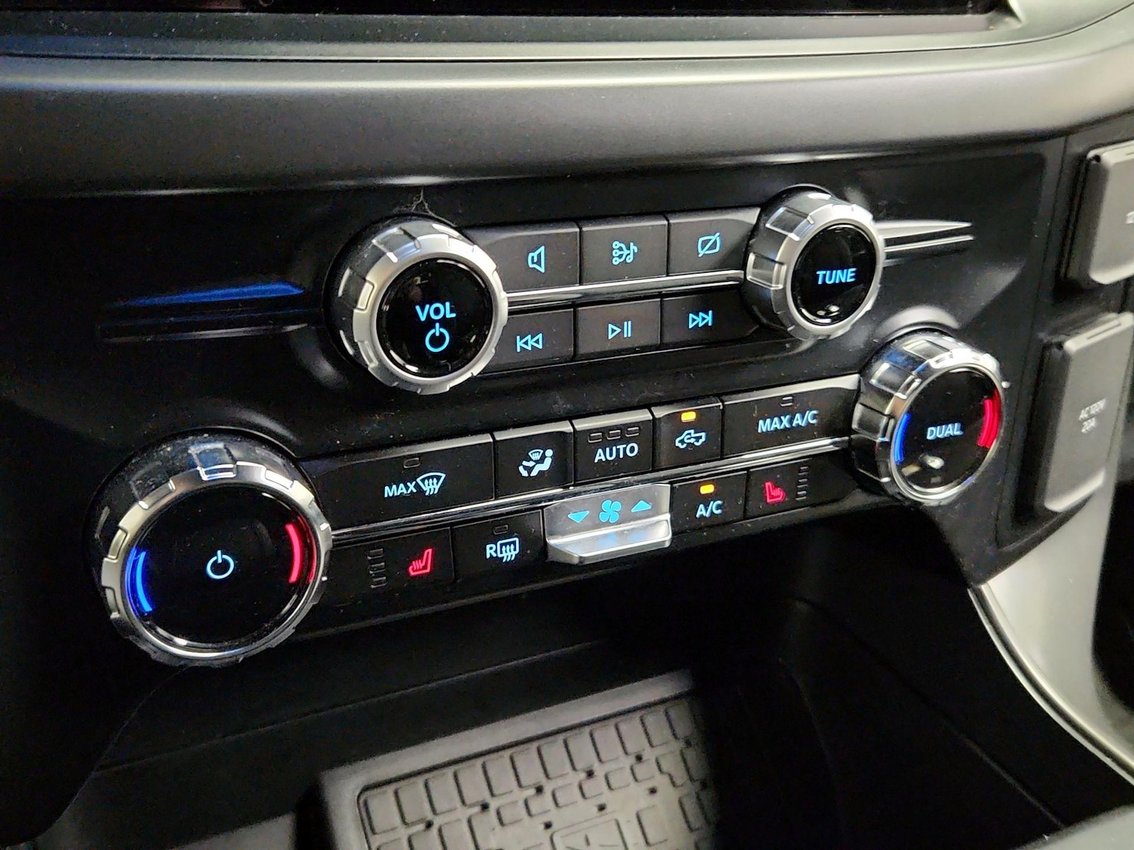2024 Ford F-150 XLT - Photo 18