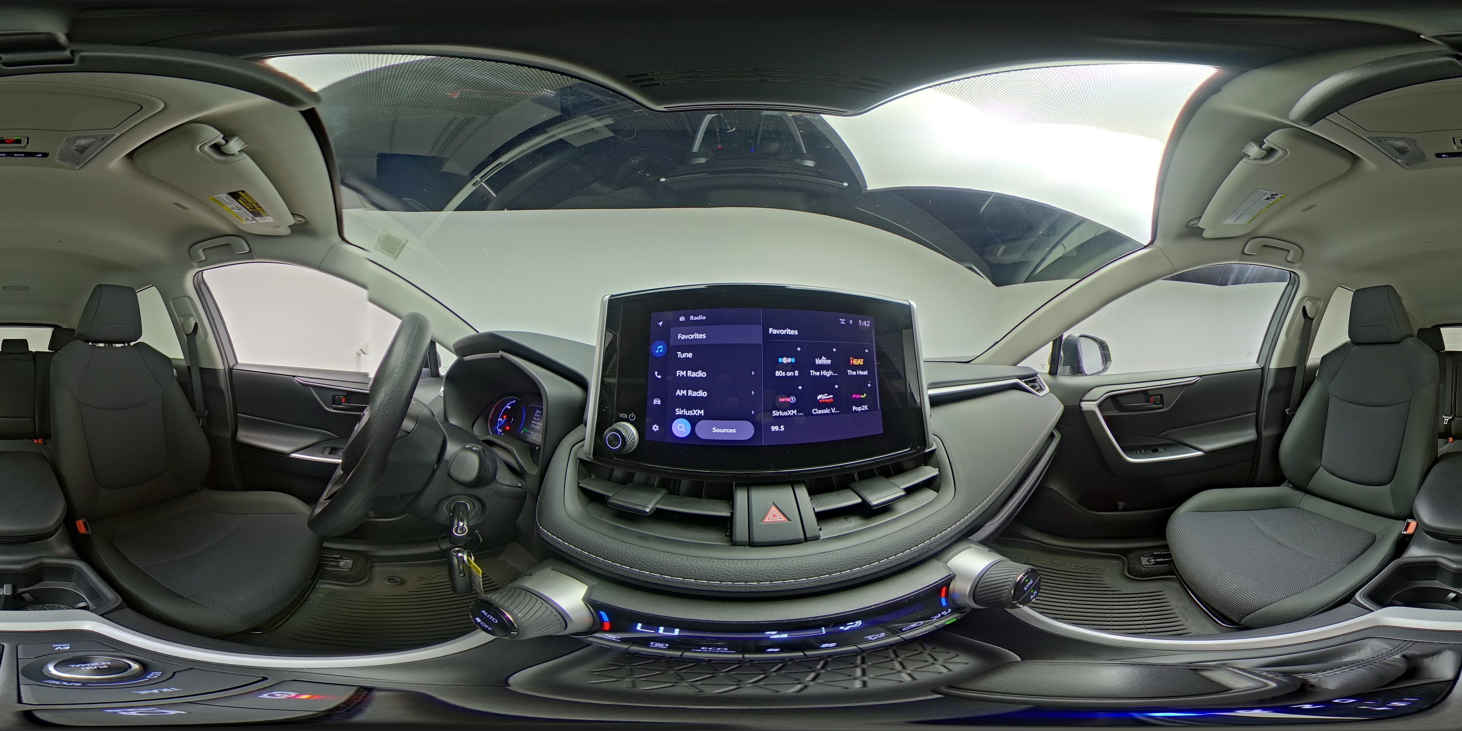 2024 Toyota RAV4 LE - Photo 24