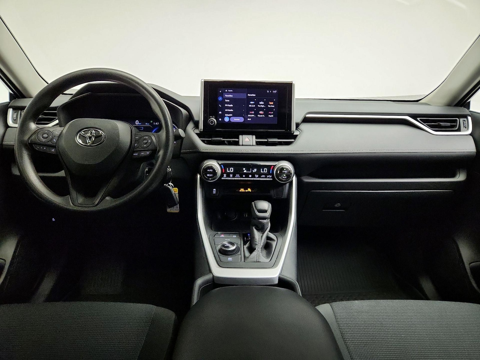 2024 Toyota RAV4 LE - Photo 10