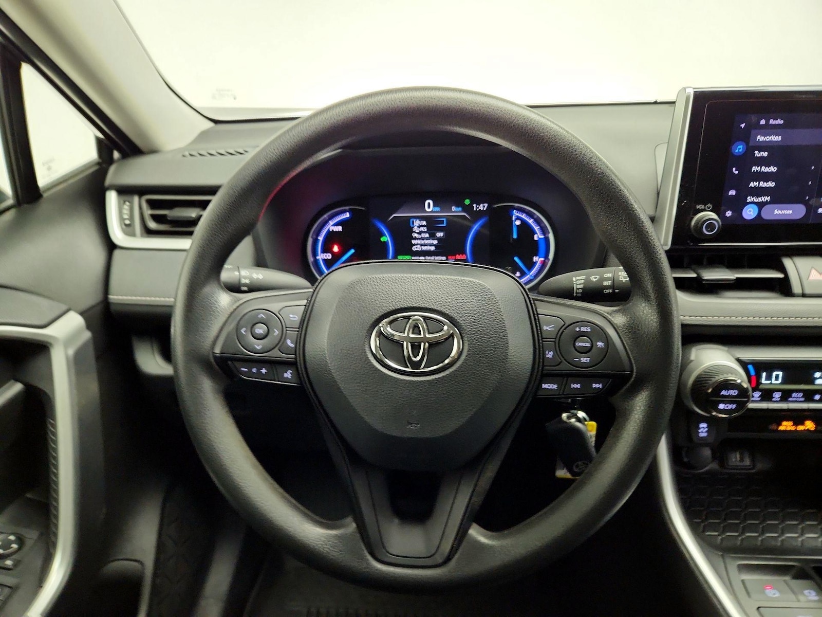 2024 Toyota RAV4 LE - Photo 11