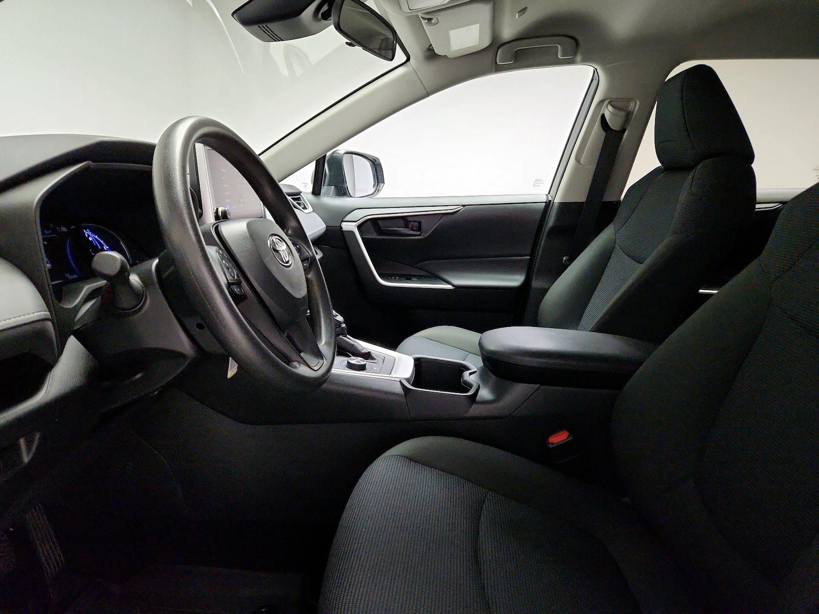 2024 Toyota RAV4 LE - Photo 12