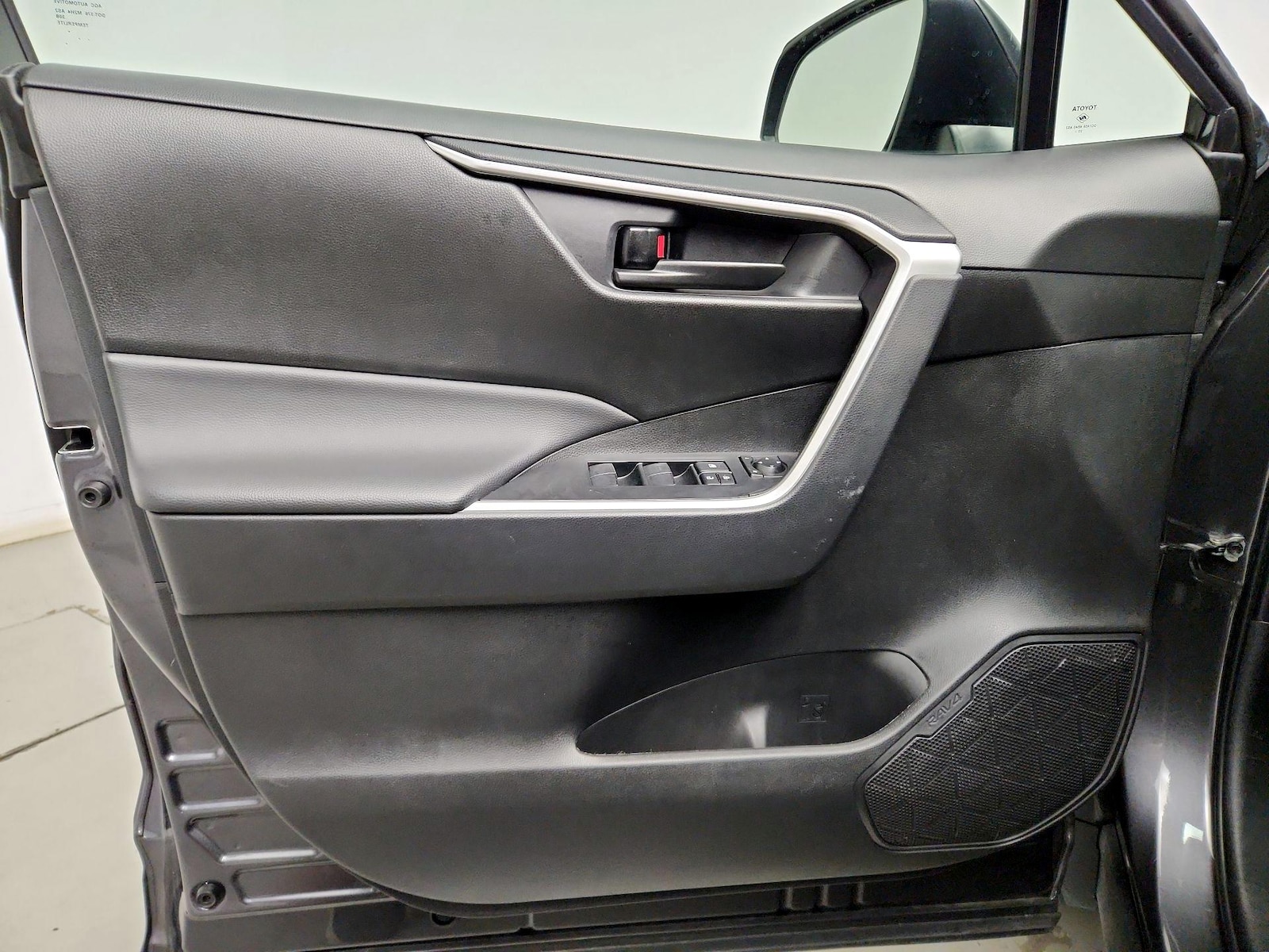 2024 Toyota RAV4 LE - Photo 13