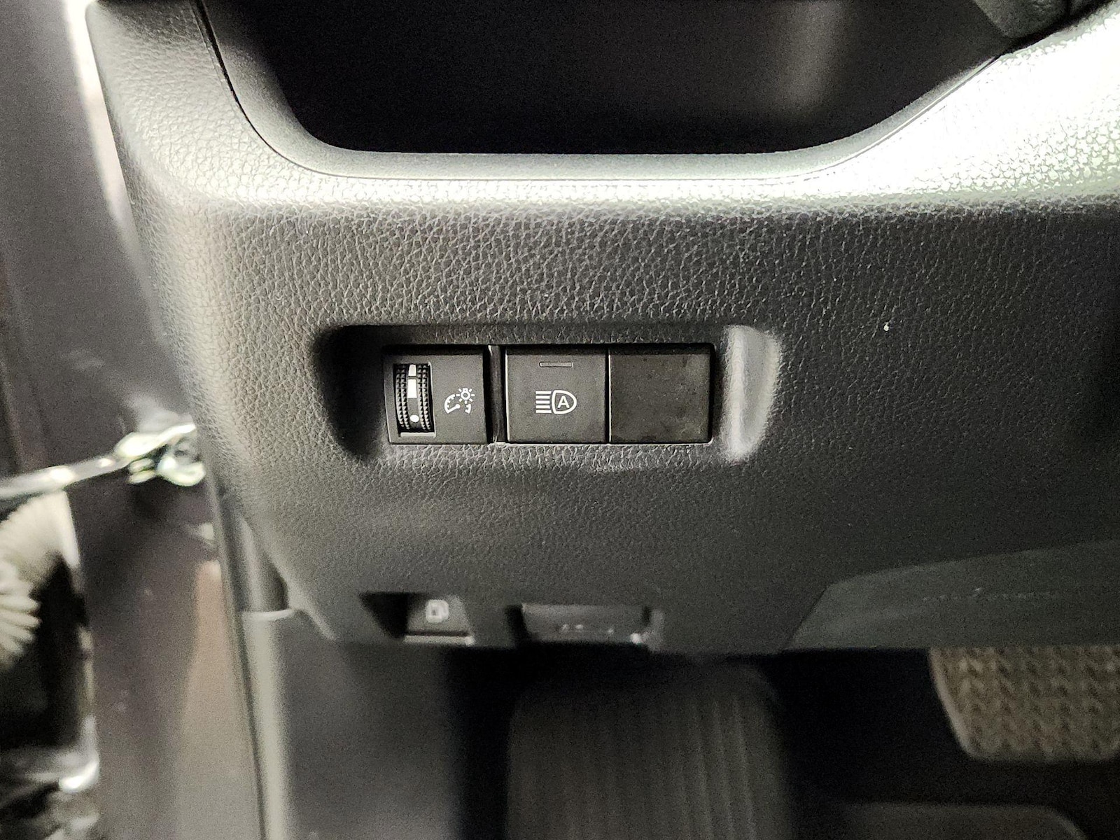 2024 Toyota RAV4 LE - Photo 14