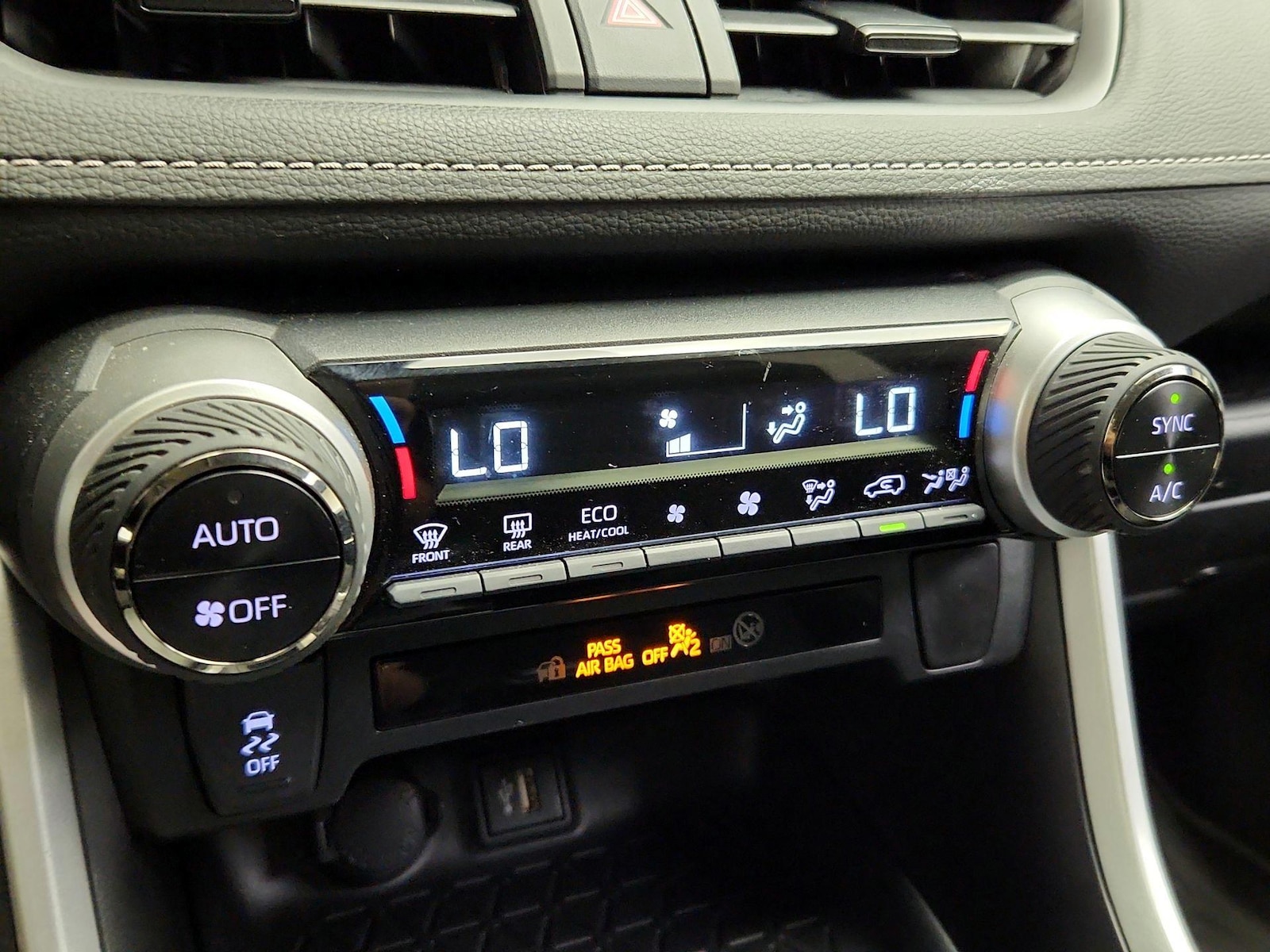 2024 Toyota RAV4 LE - Photo 17